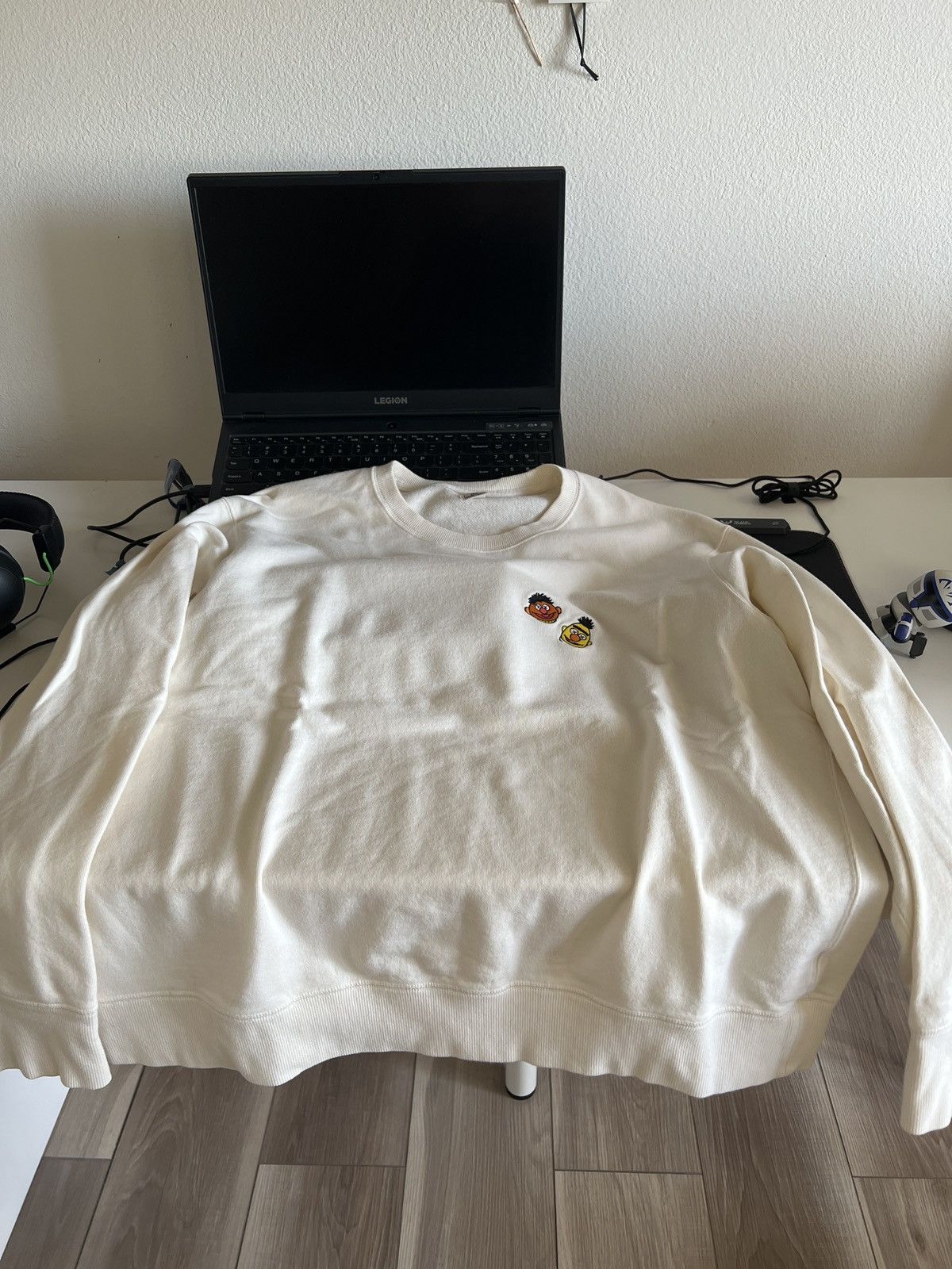 Kaws × Uniqlo Uniqlo x Kaws Sesame Street Crewneck Size US L / EU 52-54 / 3 - 2 Thumbnail