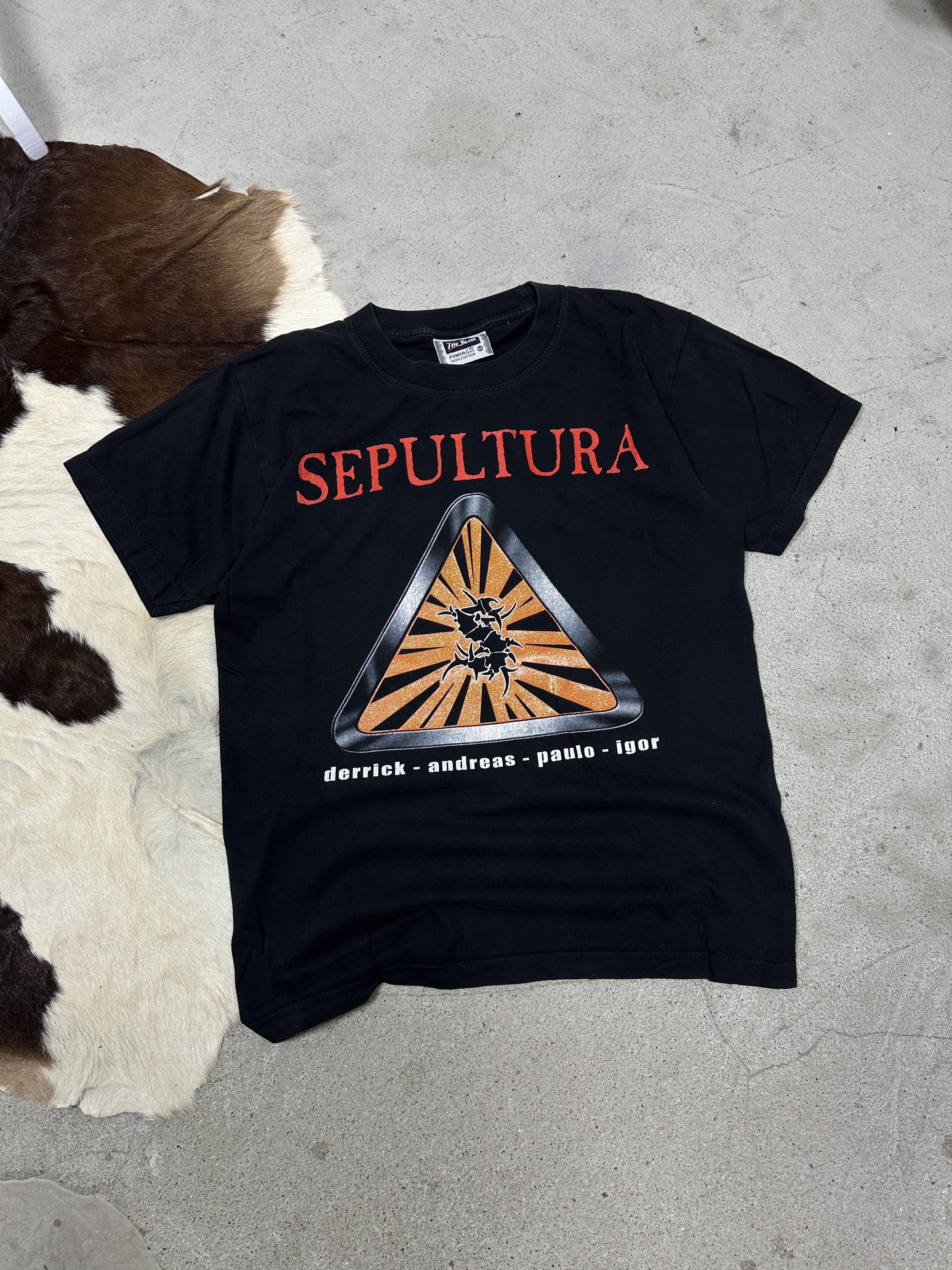 Vintage Vintage Avant Garde Printed Oversize Sepultura T-shirt 00s Size US M / EU 48-50 / 2 - 1 Thumbnail