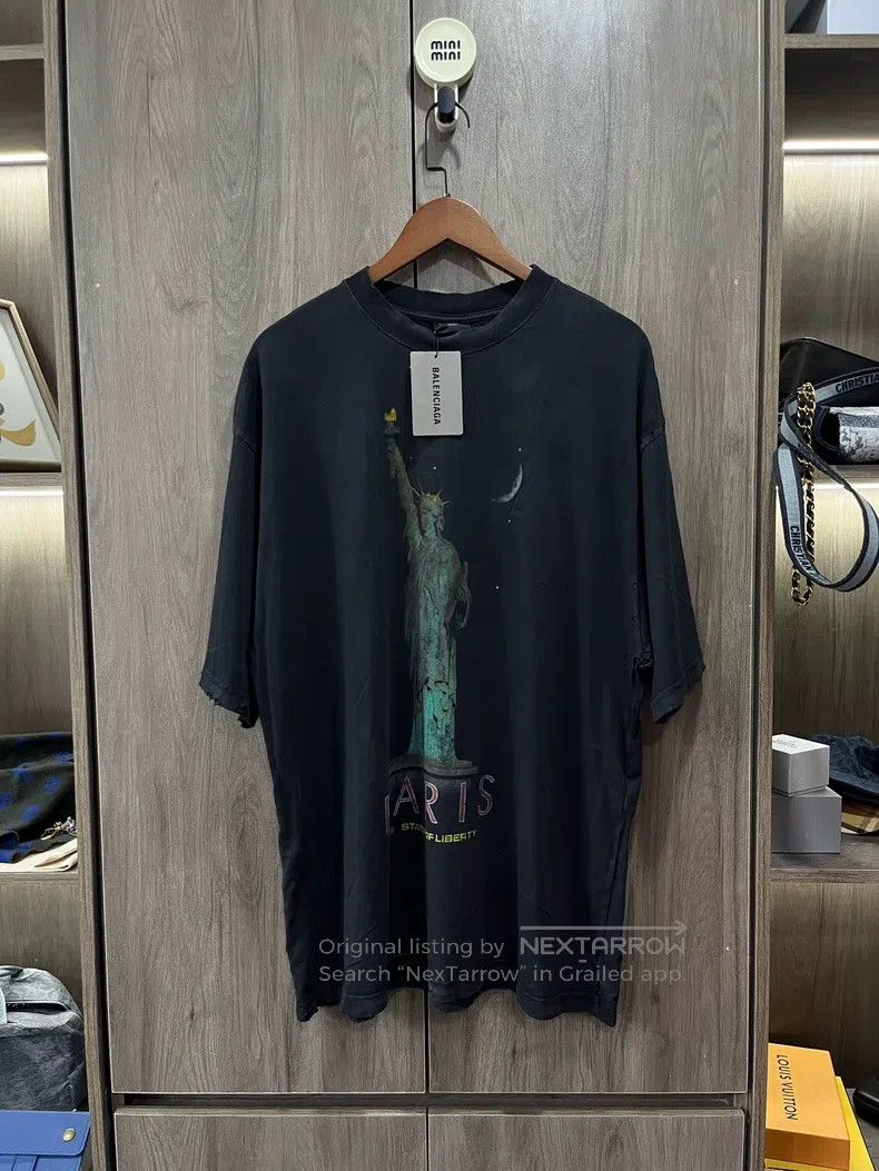 Balenciaga Balenciaga Statue of Liberty short sleeve Size US L / EU 52-54 / 3 - 6 Thumbnail