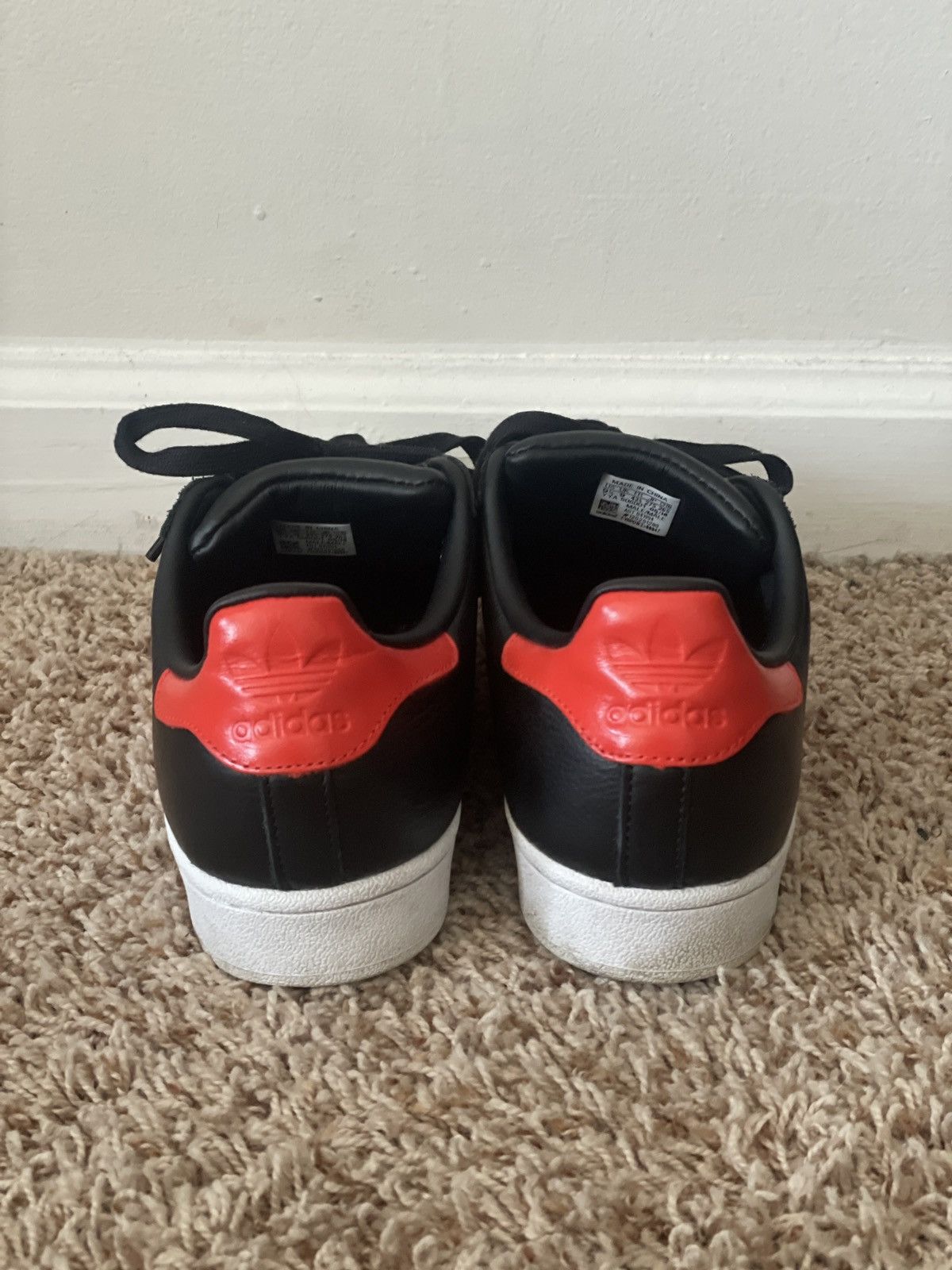 Adidas Adidas Superstars black/red Size US 9.5 / EU 42-43 - 4 Thumbnail