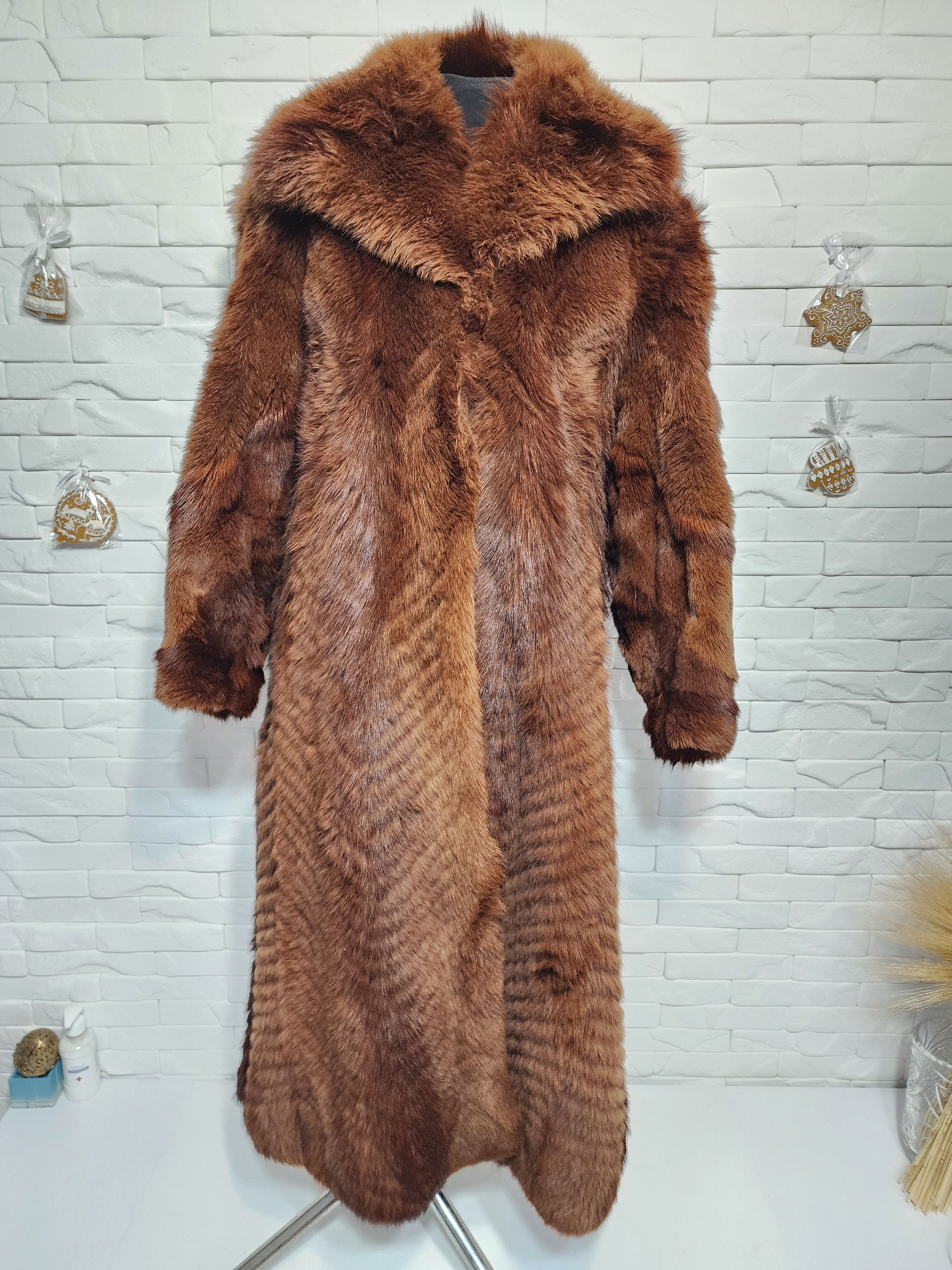 Furla Brown Women's Fur Coat. Long Women's Fur Coat. Size XL / US 12-14 / IT 48-50 - 1 Thumbnail