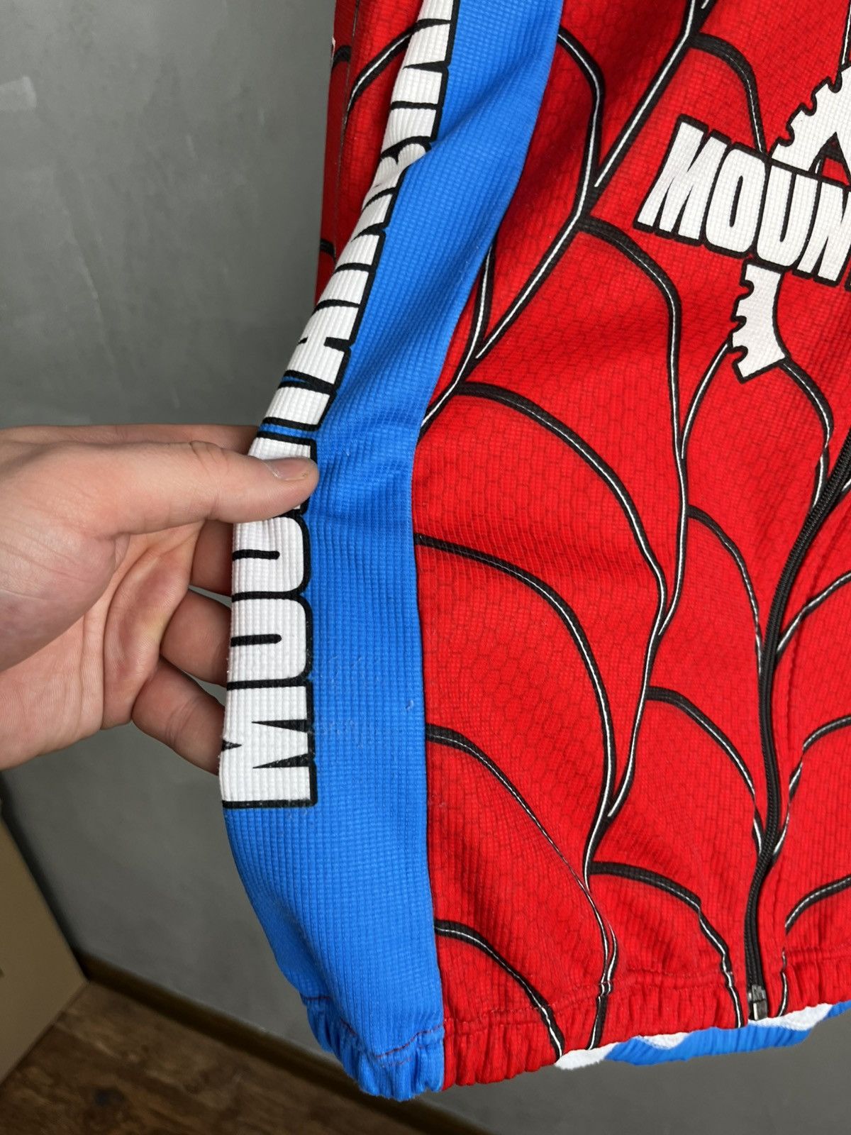GOREWEAR Spider Man long sleeve vintage 90s Size US M / EU 48-50 / 2 - 9 Thumbnail