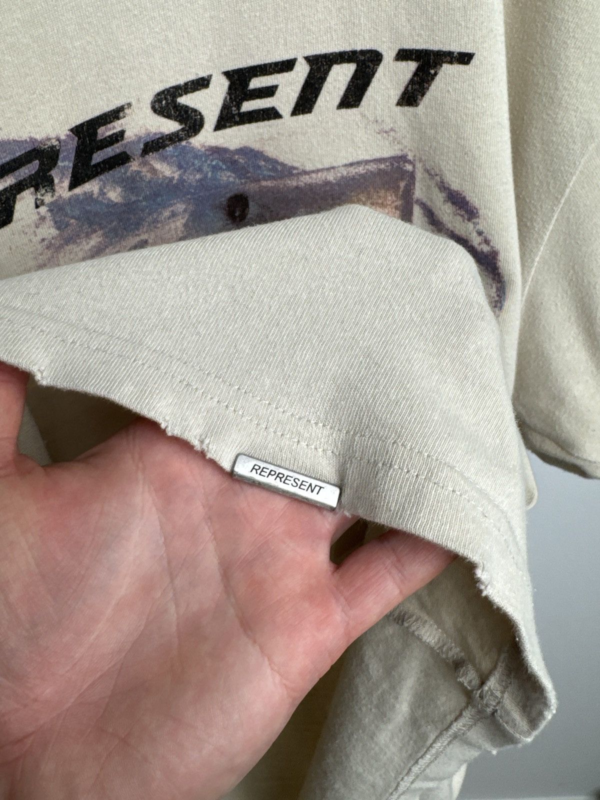 Represent Clo. Represent Only The Strong Survive Shark Size US L / EU 52-54 / 3 - 5 Thumbnail