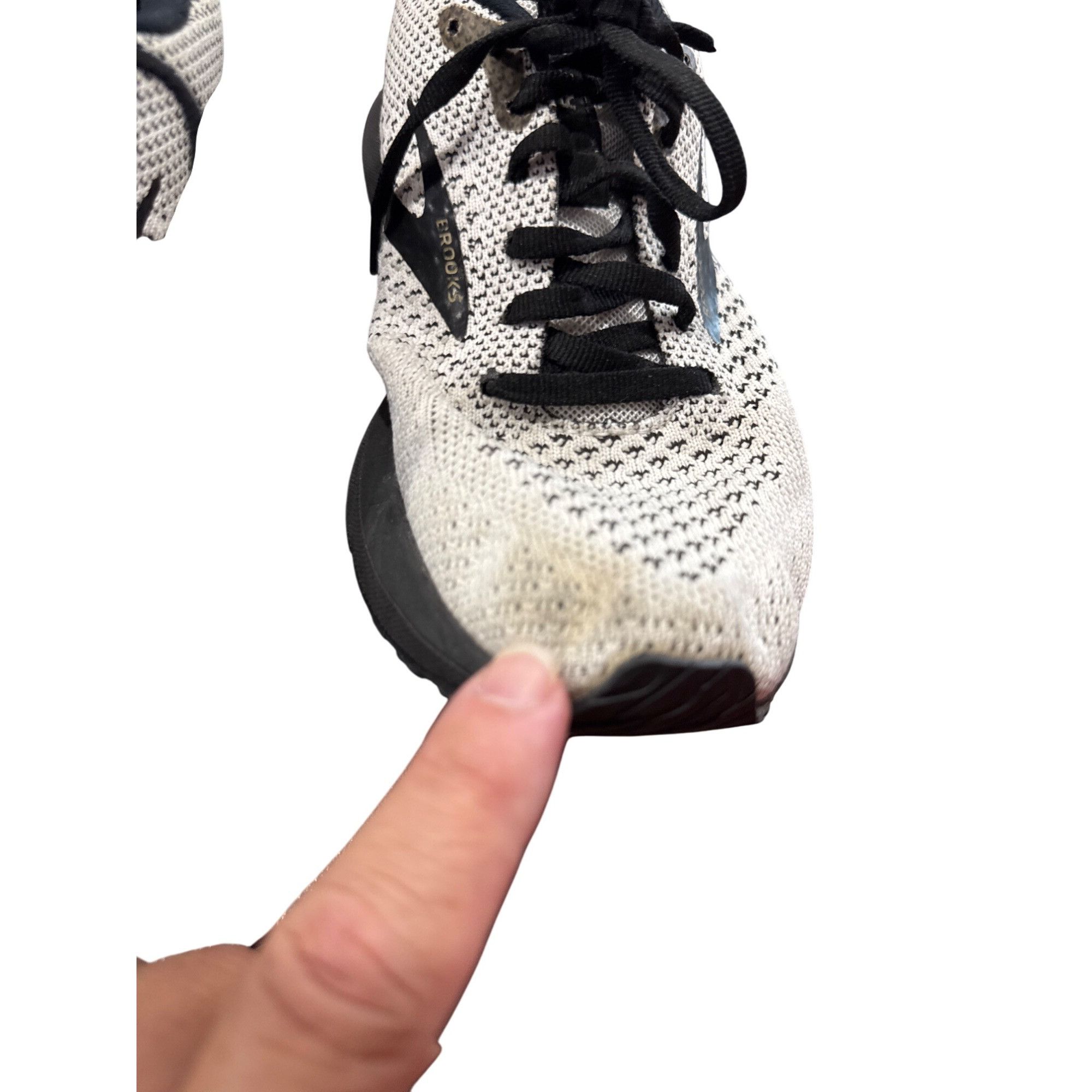 Brooks Brooks Revel 4 Womens white black running sneakers shoes siz Size US 6 / IT 36 - 6 Thumbnail
