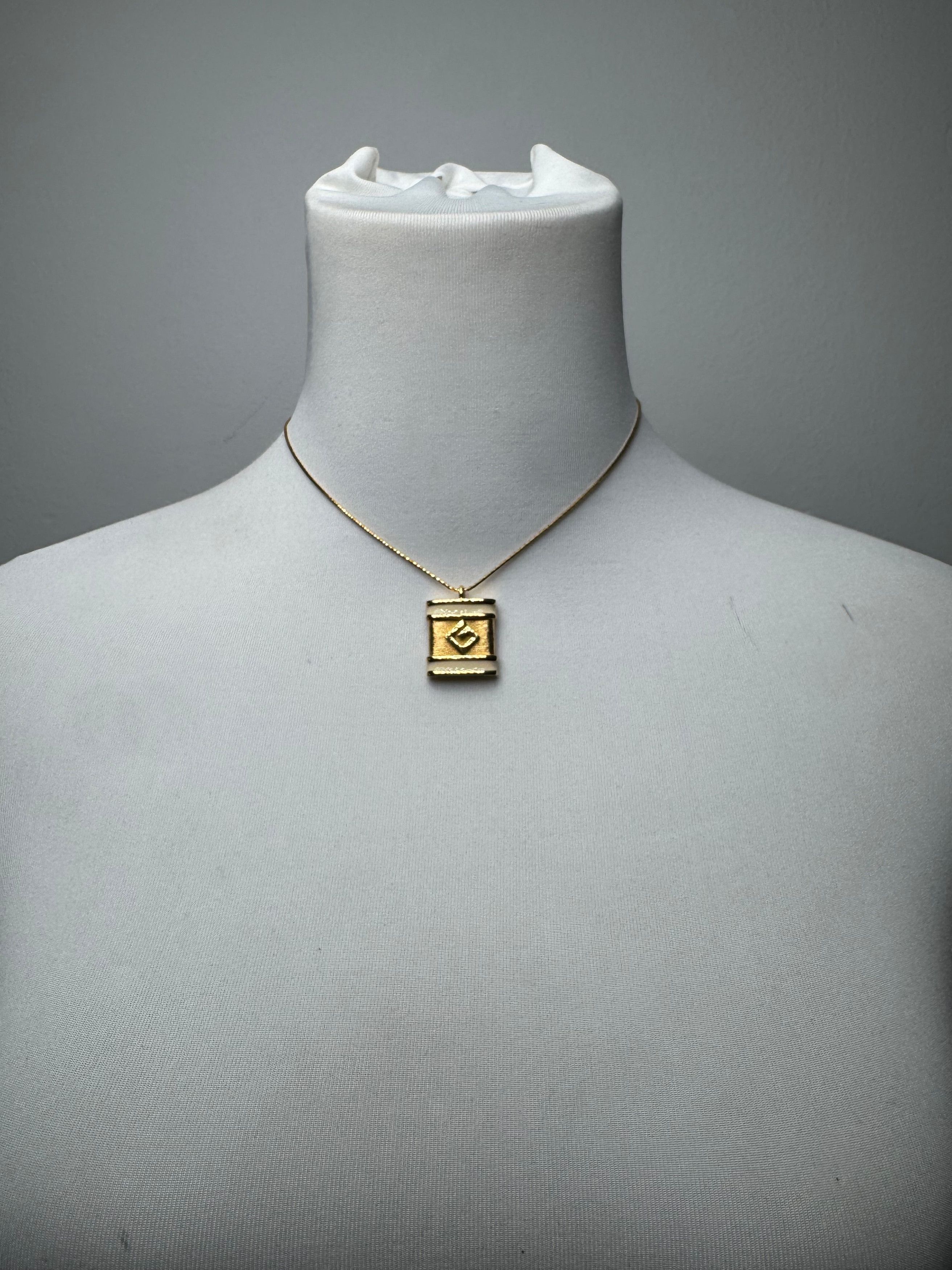 Givenchy Vintage Gold Plated G Collier Golden Size ONE SIZE - 1 Thumbnail