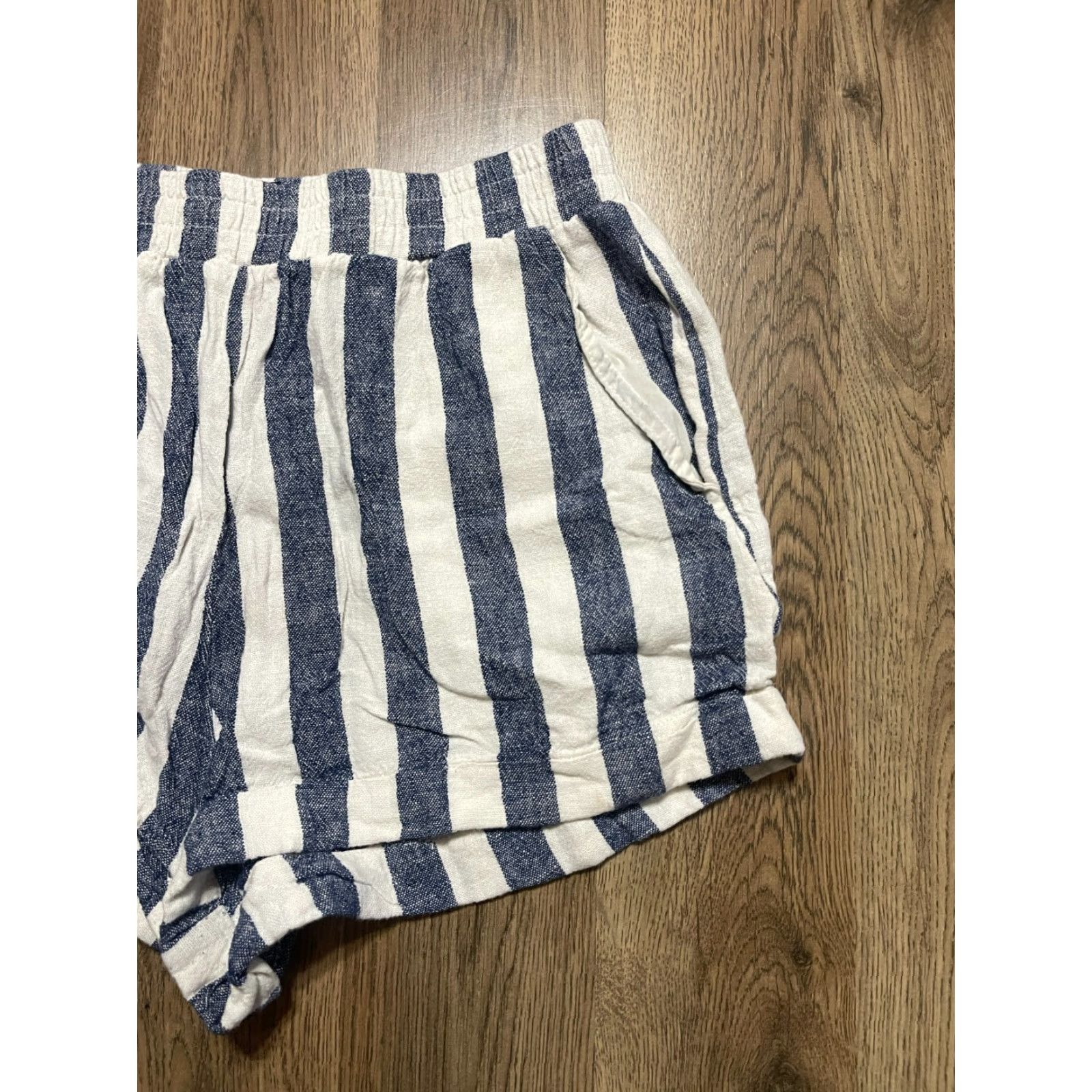 Forever 21 FOREVER 21 Shorts Women Small White Blue Striped Linen Blend Paperbag Casual Modern Women Size 28" / US 6 / IT 42 - 4 Thumbnail
