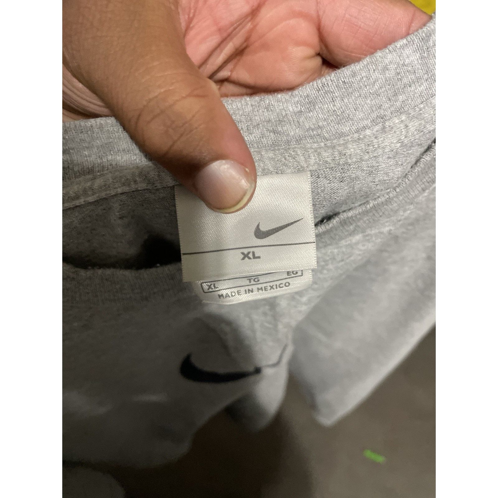 Nike Size XL- VTG Nike Big Swoosh T-Shirt Men's Gray Logo Center Size US XL / EU 56 / 4 - 3 Thumbnail