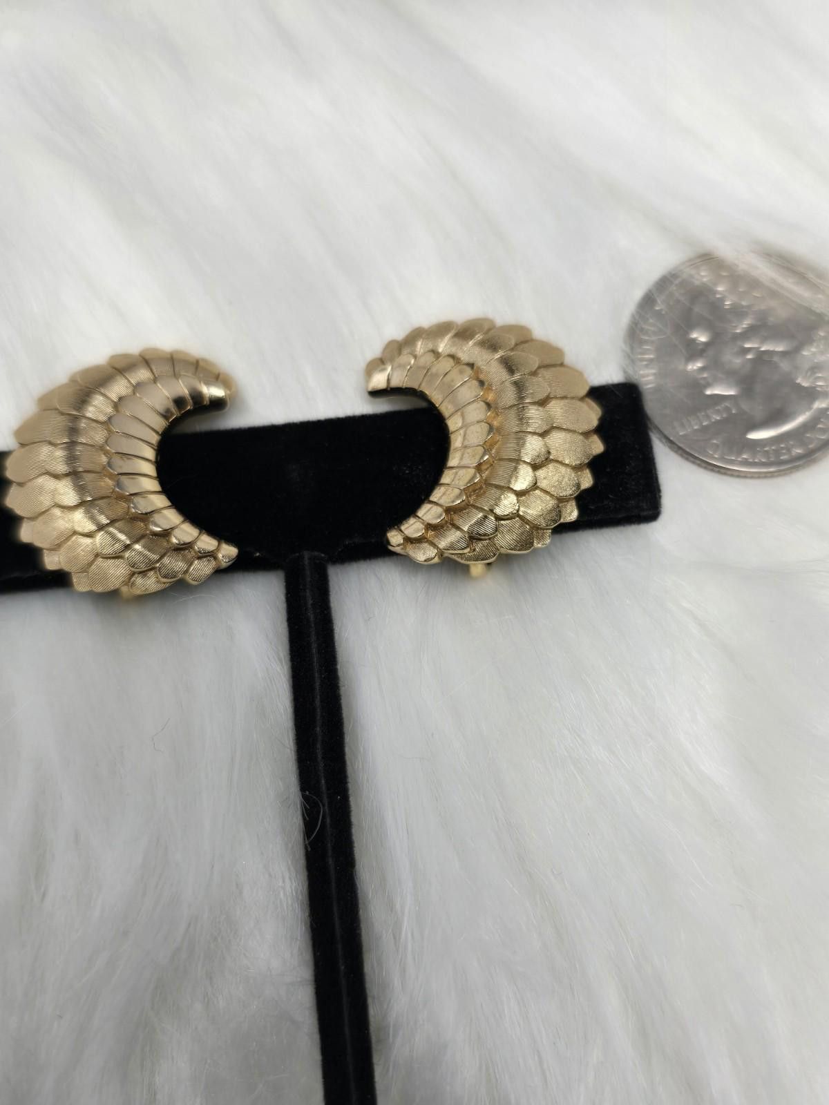 Other Vintage Beautiful Crown Trifari Gold Crescent Clip Earrings Size ONE SIZE - 2 Thumbnail