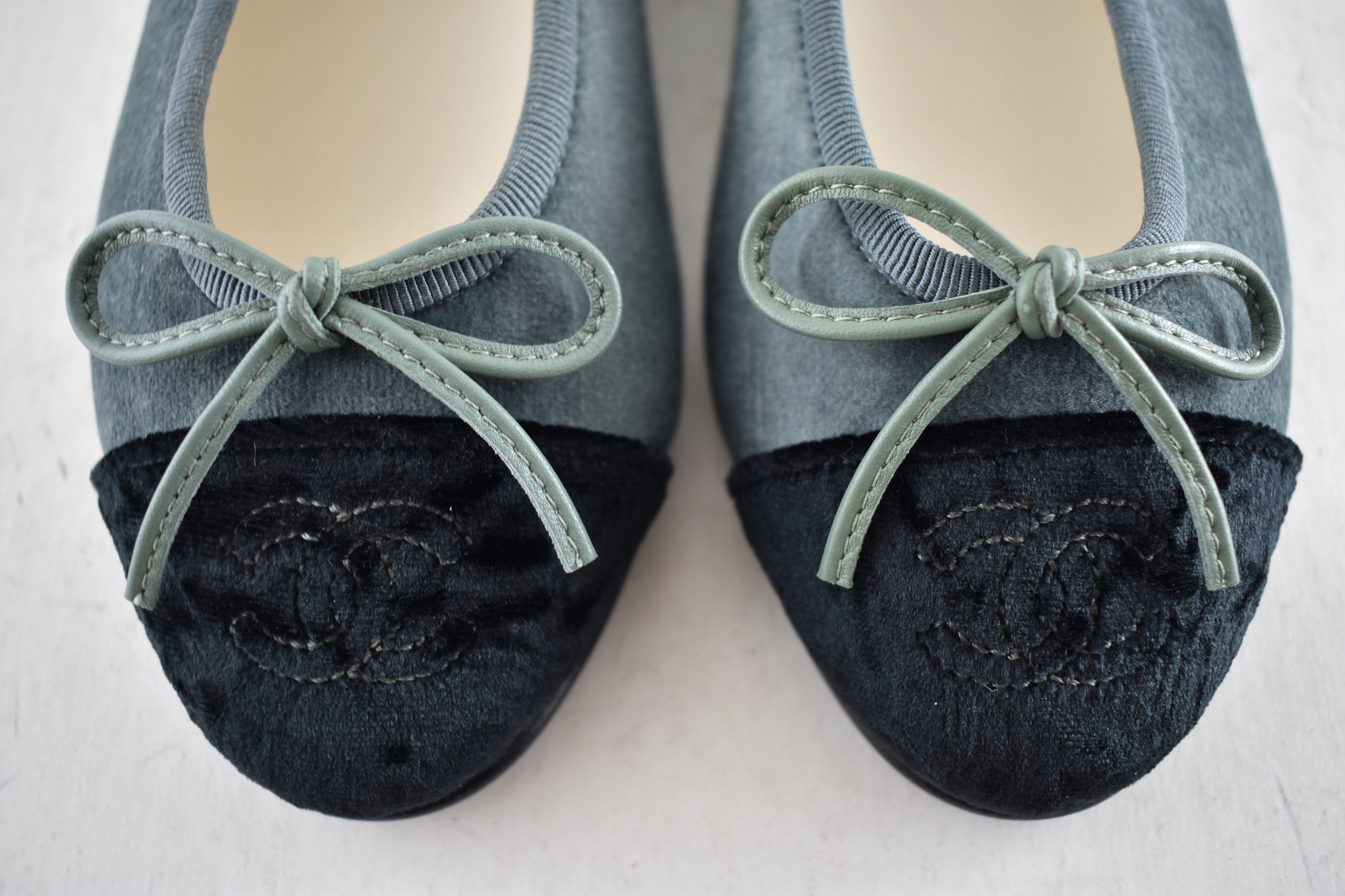 Chanel Chanel 24A Black Velvet CC Classic Ballet Ballerina Flat 36c Size US 6 / IT 36 - 14 Thumbnail
