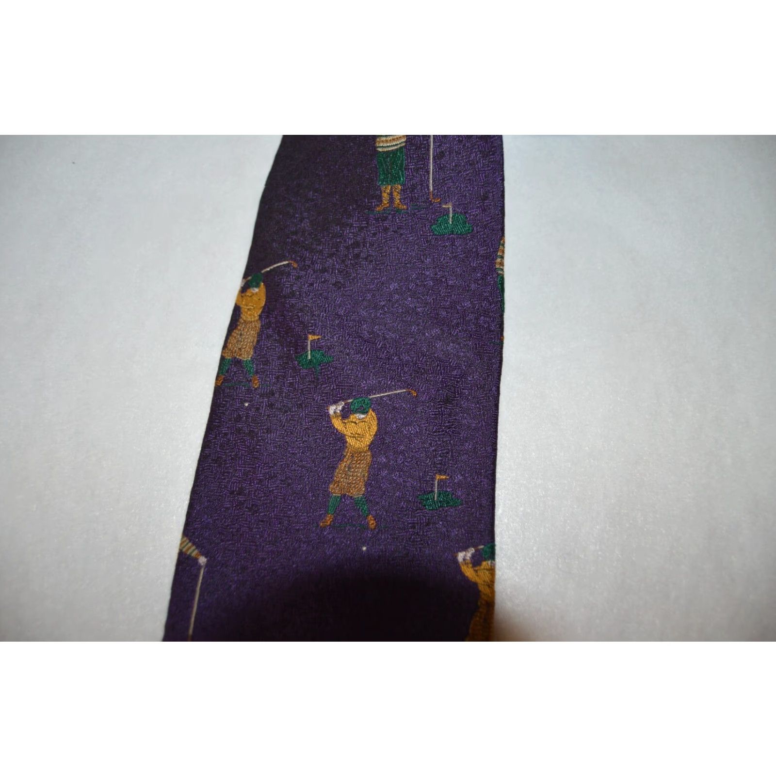 Vintage Harold Powell Men’s Formal Necktie Purple Necktie Golfer Silk 3.5in Wide Classic 57"-60" Vintage: No Pattern: Golfer Size ONE SIZE - 3 Thumbnail