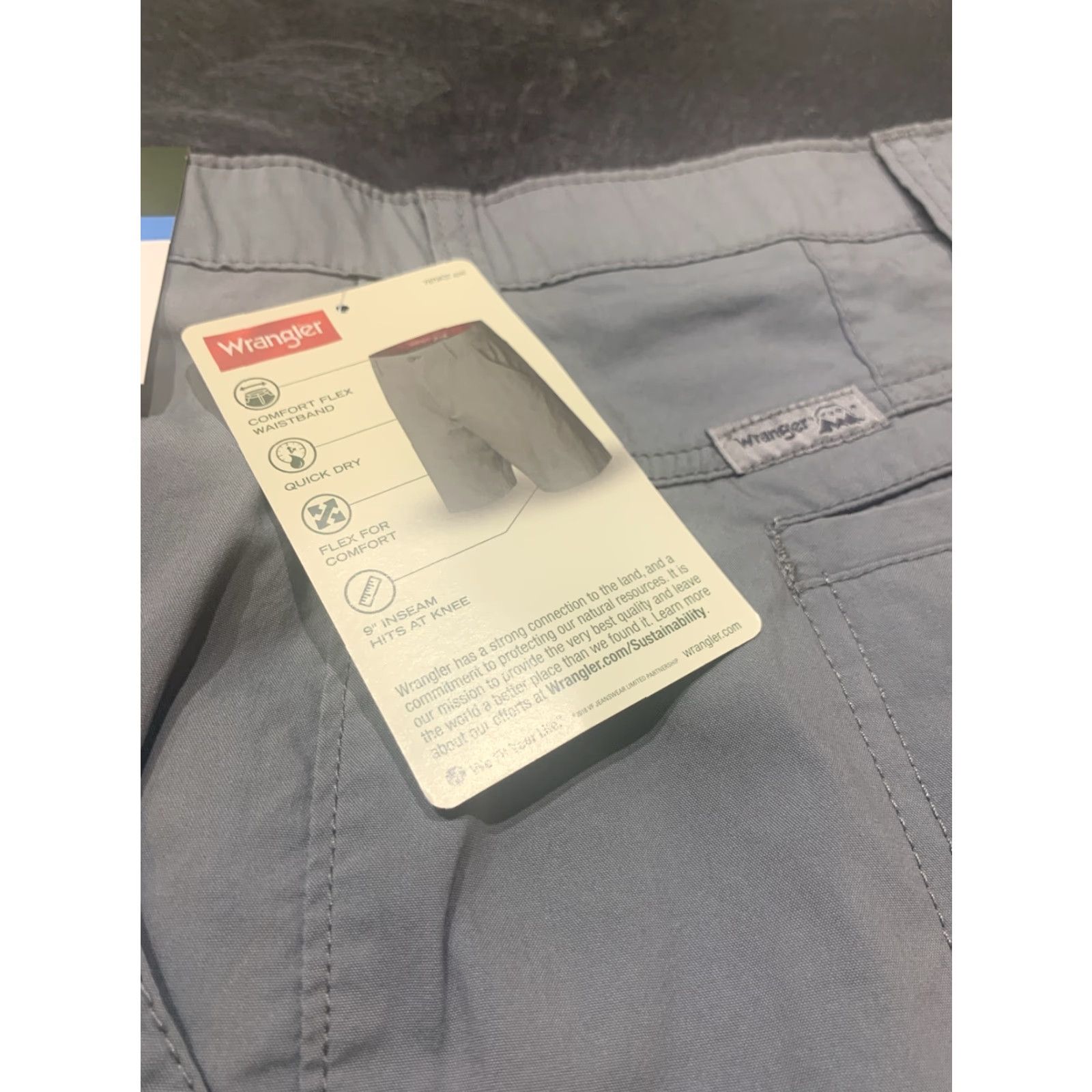 Wrangler Wrangler Relaxed Fit Zip Cargo Shorts 10" Inseam Gray Size 46 | Men's Outdoor Casual Workwear Size US 30 / EU 46 - 5 Thumbnail