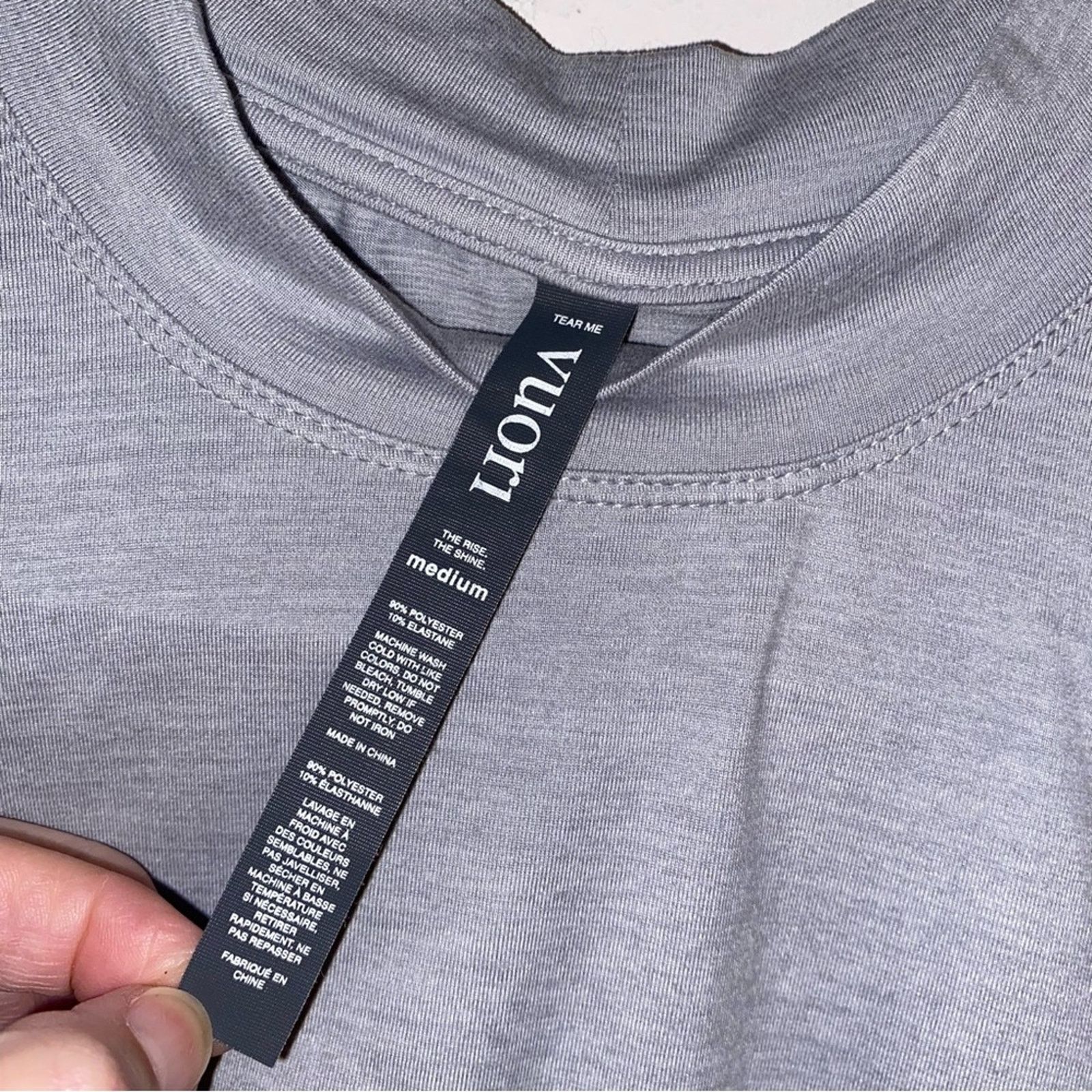 Vuori VUORI $85 LUX Long Sleeve Crop Mock Tee Gray MEDIUM EUC Size M / US 6-8 / IT 42-44 - 4 Thumbnail