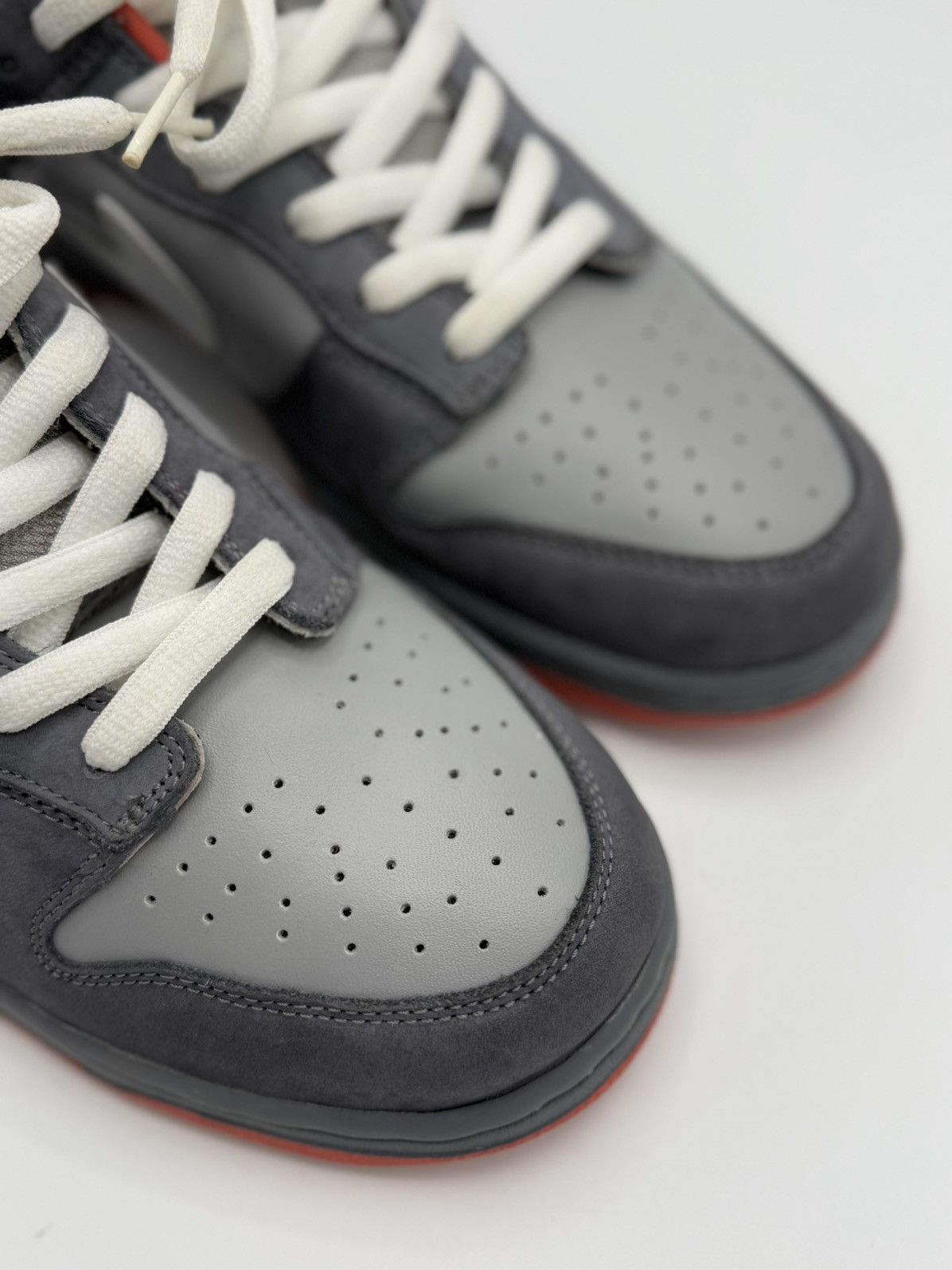 Nike SB Nike SB Dunk Low Staple NYC Pigeon Size US 12 / EU 45 - 9 Thumbnail