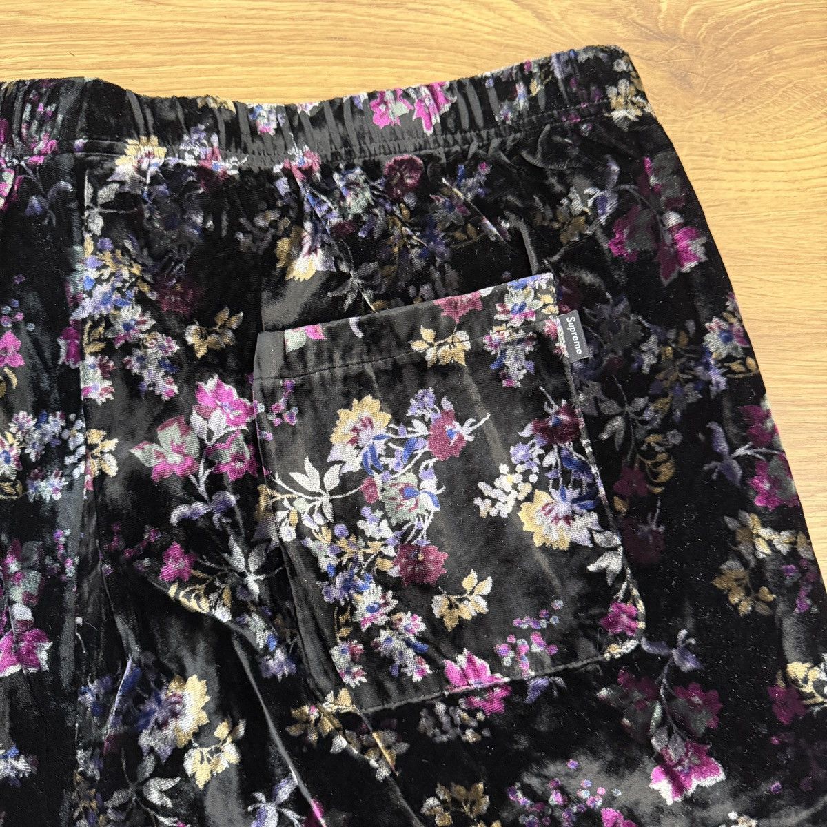 Supreme Supreme Floral Velour Shorts Size Large Size US 35 - 4 Thumbnail
