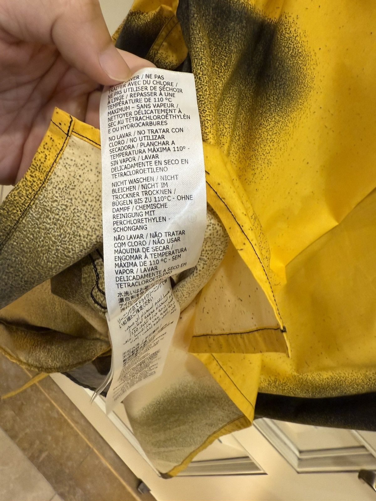 Alexander McQueen Graffiti spray shirt in yellow size15+ Size US M / EU 48-50 / 2 - 12 Thumbnail