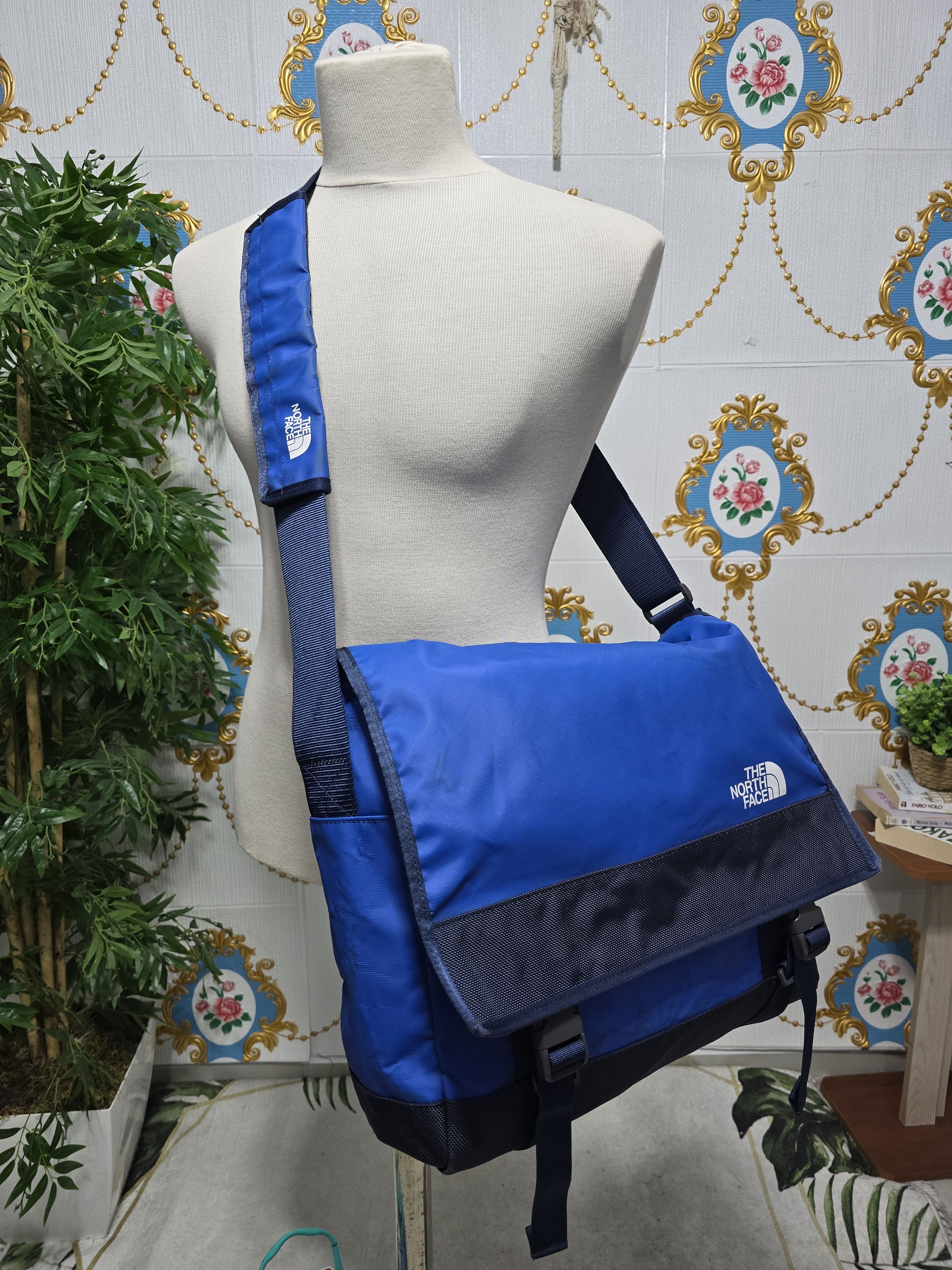 The North Face The North Face Base Camp Messenger Bag- Nautical Blue Size ONE SIZE - 1 Thumbnail