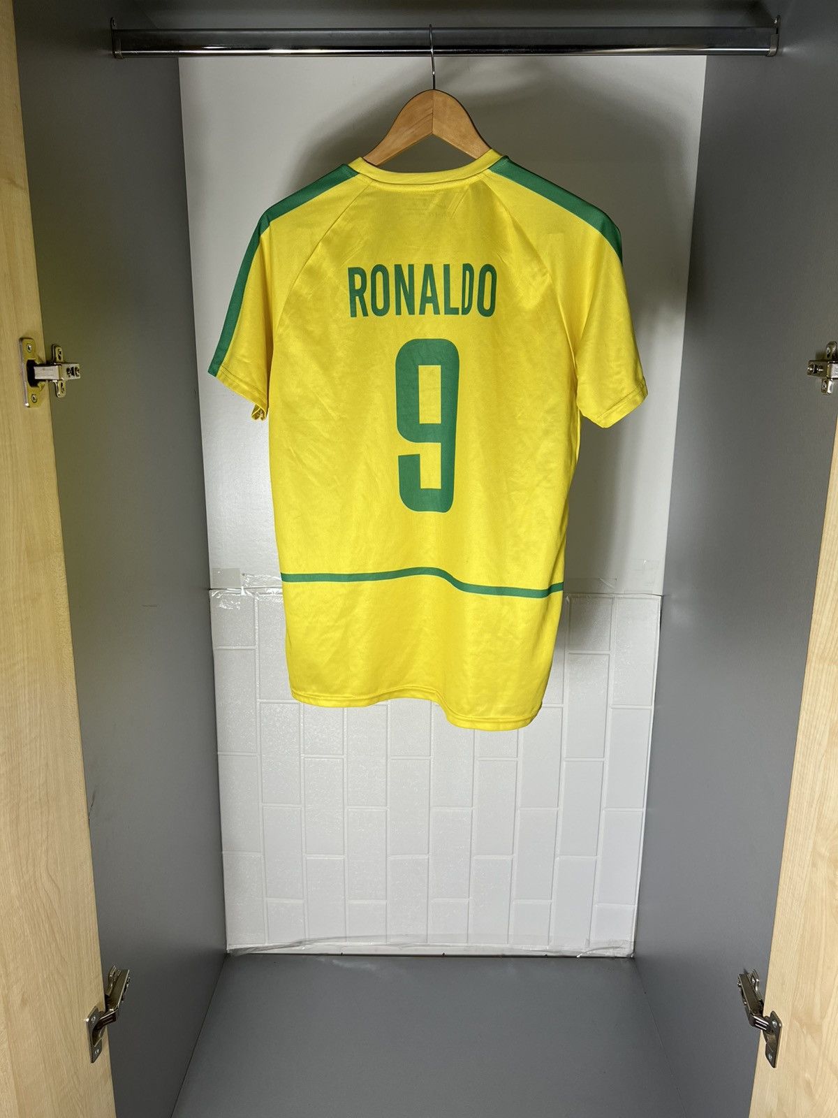 Vintage VERY RARE BRAZIL RETRO SOCCER JERSEY RONALDO BLOKE Y2K 90s Size US M / EU 48-50 / 2 - 20 Thumbnail