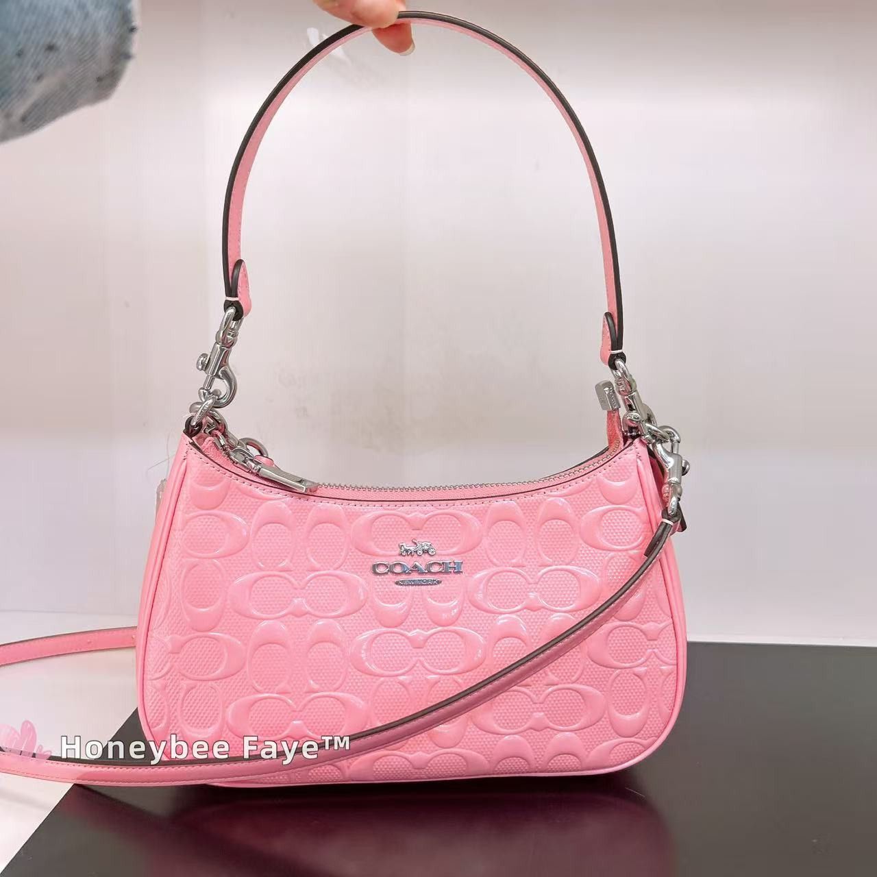 Coach Teri Shoulder Bag In Signature Leather Heart Charm CDA98 Size ONE SIZE - 4 Thumbnail