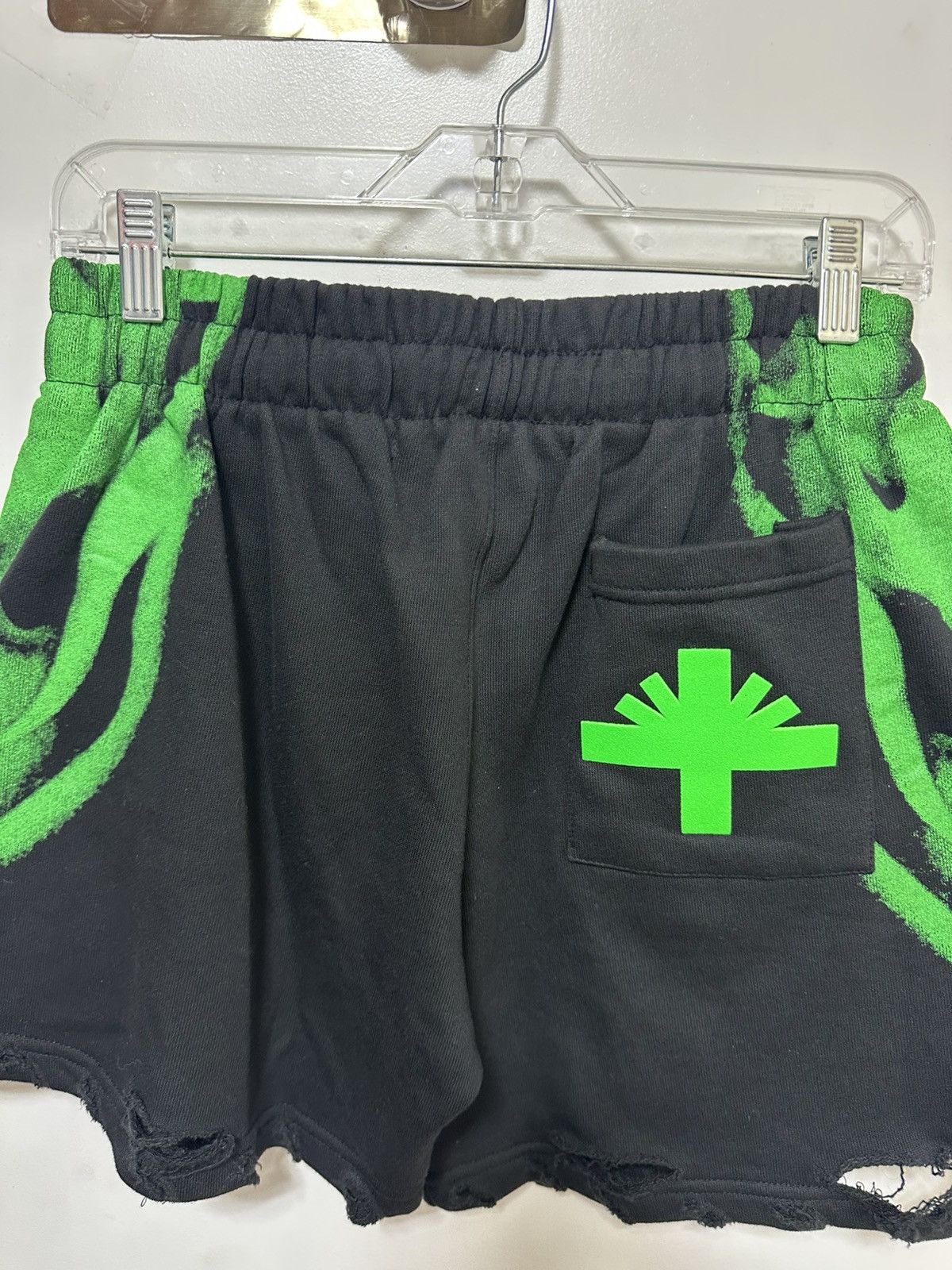 Vertabrae Vertabrae Green Skull Shorts Size US 28 / EU 44 - 7 Thumbnail