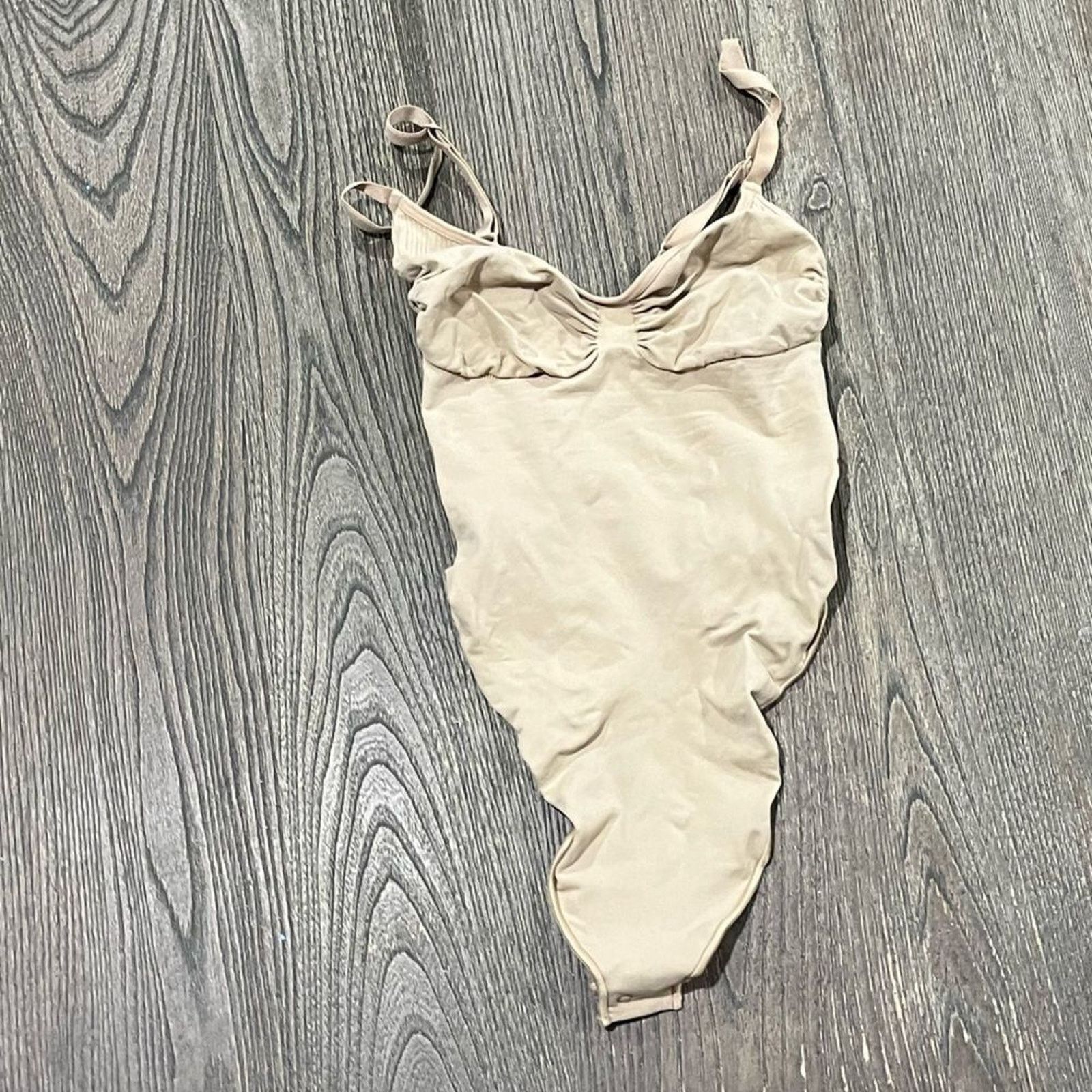 SKIMS NWOT Skims Shapewear Seamless Sculpt Brief Thong Bodysuit L Size L / US 10 / IT 46 - 1 Thumbnail