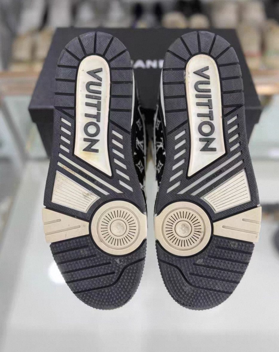 Louis Vuitton Louis Vuitton Trainer flocked black and white full-print c Size US 7 / EU 40 - 4 Thumbnail