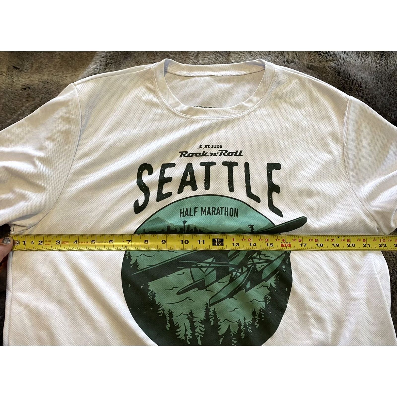 Brooks Rock & Roll Seattle Half Marathon Shirt Men’s Size M Brooks Size US M / EU 48-50 / 2 - 5 Thumbnail