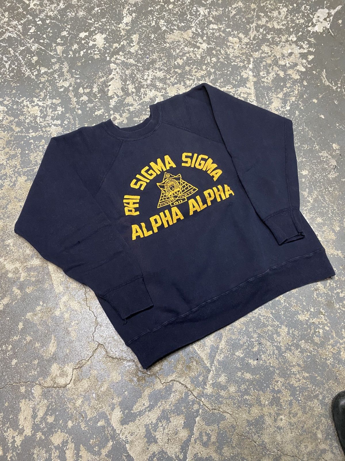 Champion × Vintage True Vintage 50s/60s Phi Sigma Sigma Alpha Alpha Crewneck Size US S / EU 44-46 / 1 - 12 Thumbnail
