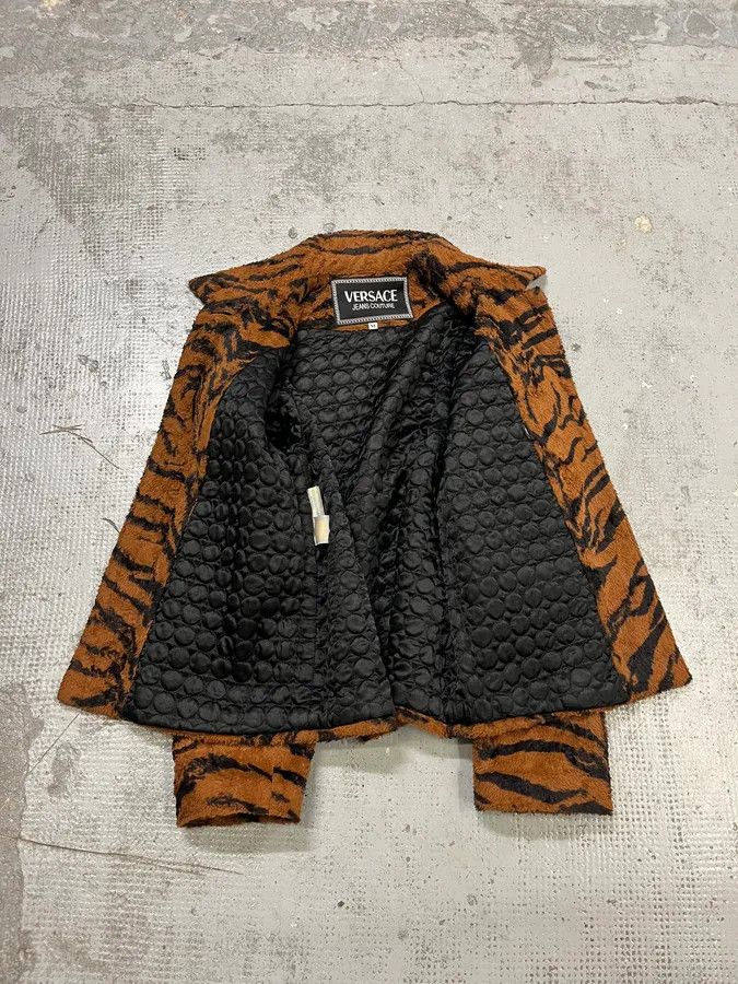 Versace 1990s Versace Brown Tiger Stripe Fuzzy Jacket Size M / US 6-8 / IT 42-44 - 8 Thumbnail