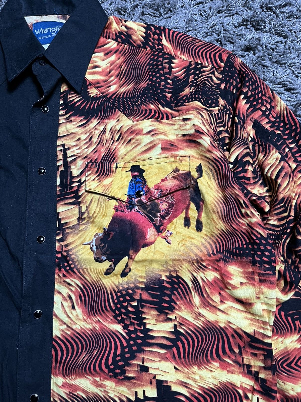 Wrangler RARE Vintage 90s Wrangler Rodeo Bull Graphic Flame Shirt Size US L / EU 52-54 / 3 - 3 Thumbnail