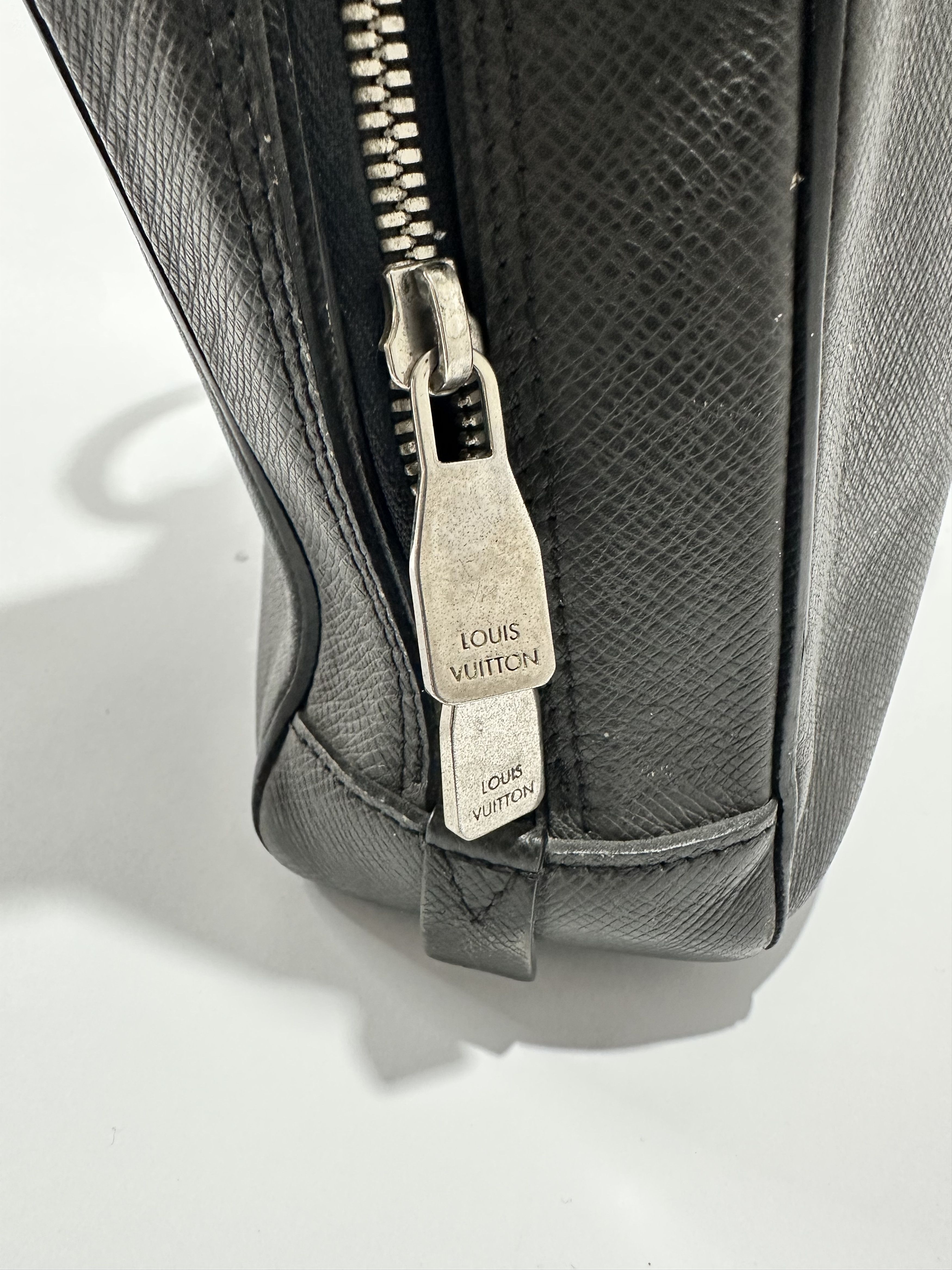 Louis Vuitton Louis Vuitton Black Taiga Leather Neo Igor Briefcase Size ONE SIZE - 4 Thumbnail