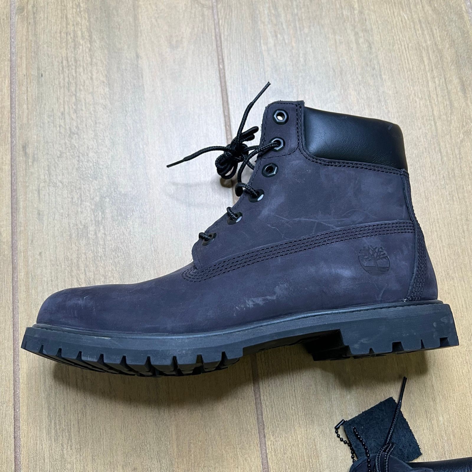 Timberland Women's Timberland Sz 9.5M 6-Inch Classic Boots 8658A Size US 9.5 / IT 39.5 - 5 Thumbnail