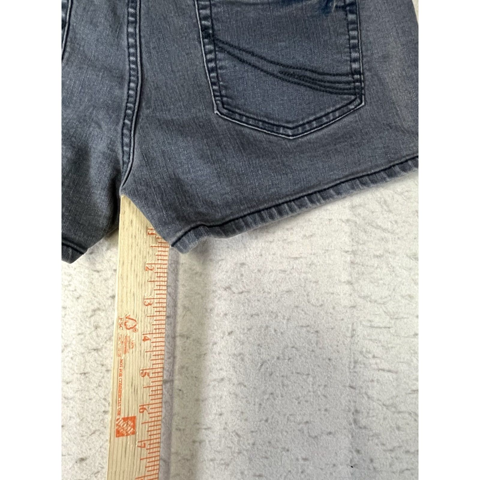 O'Neill O'Neill Women's Boyfriend Short Gray Denim Size 9 Casual Beach 5-Pocket Regular Adjustable Front Button Zip Knit? Size 30" / US 8 / IT 44 - 5 Thumbnail