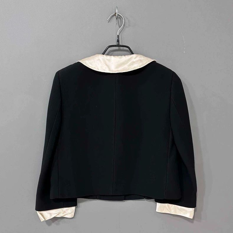 Chanel Black Jacket with Bow and Pearl Buttons -2505 Size M / US 6-8 / IT 42-44 - 3 Thumbnail