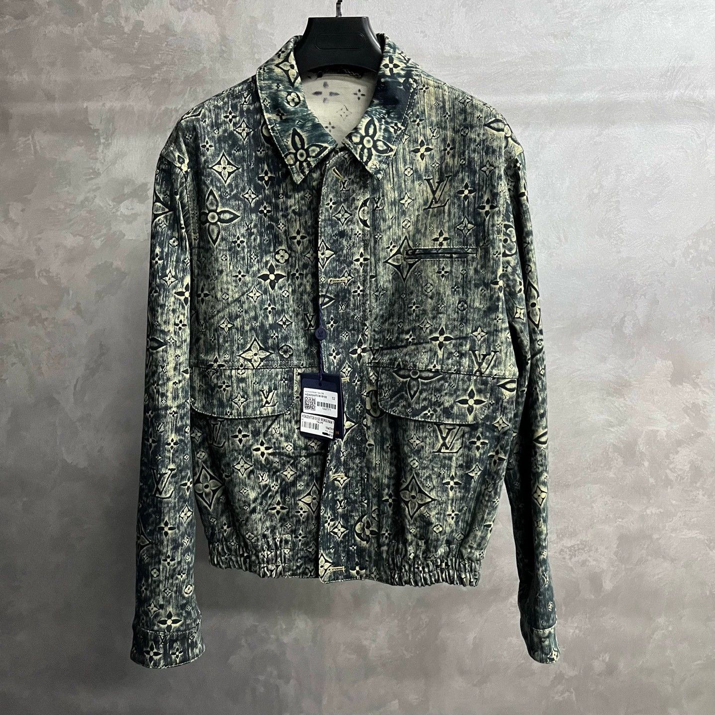 Louis Vuitton gray logo button-up long sleeve jacket Size US L / EU 52-54 / 3 - 1 Thumbnail