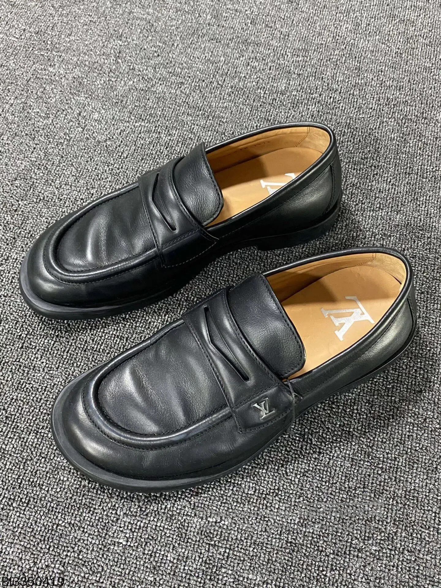 Louis Vuitton louis vuitton men's leather loafers size 42.5. Size US 9 / EU 42 - 6 Thumbnail