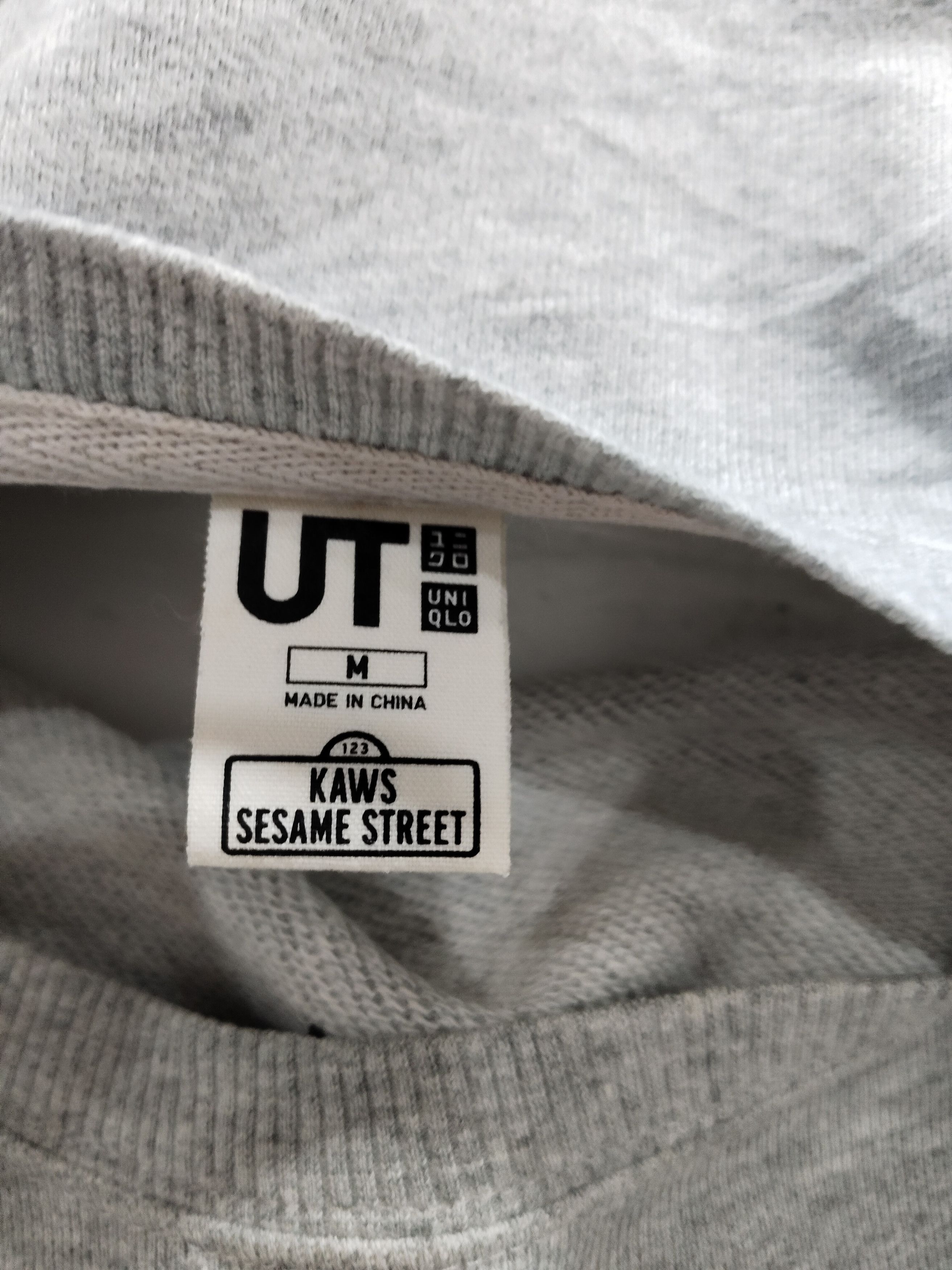 Japanese Brand × Kaws × Uniqlo Kaws Sesame Street X Uniqlo Big Logo Sweatshirt Size US M / EU 48-50 / 2 - 4 Thumbnail