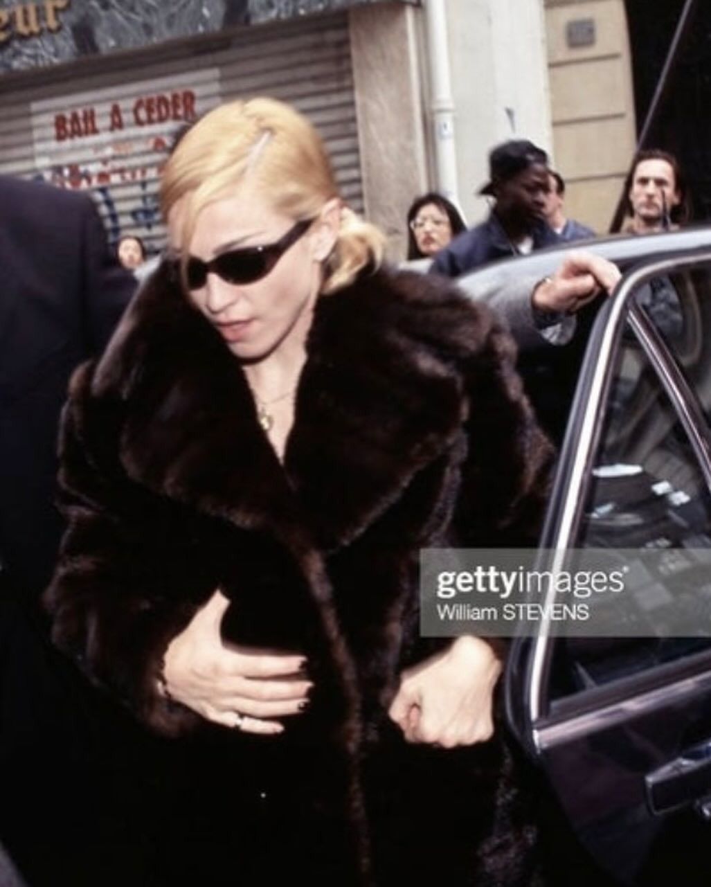Gucci Gucci by Tom Ford Runway Shalom Harlow 1995 fur coat Size M / US 6-8 / IT 42-44 - 5 Thumbnail