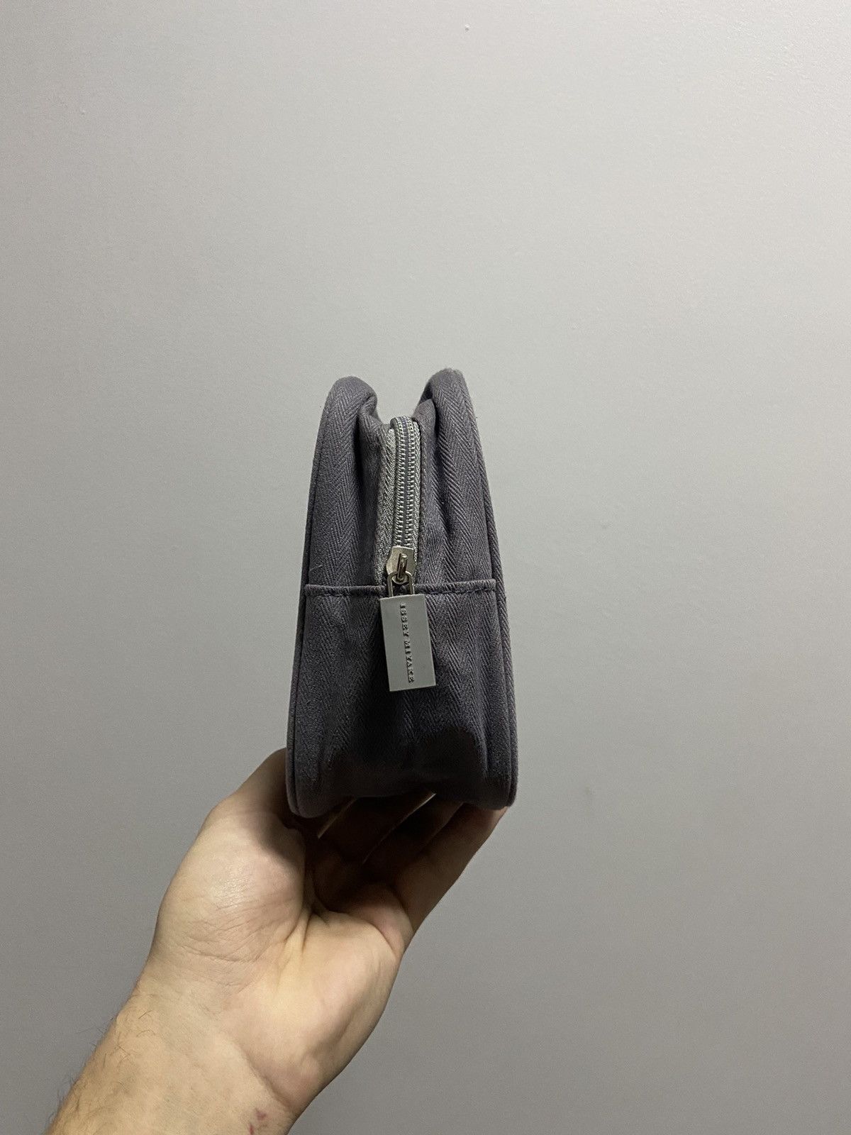 Issey Miyake × Vintage Issey miyake pouch small logo bag zip vintage Size ONE SIZE - 4 Thumbnail