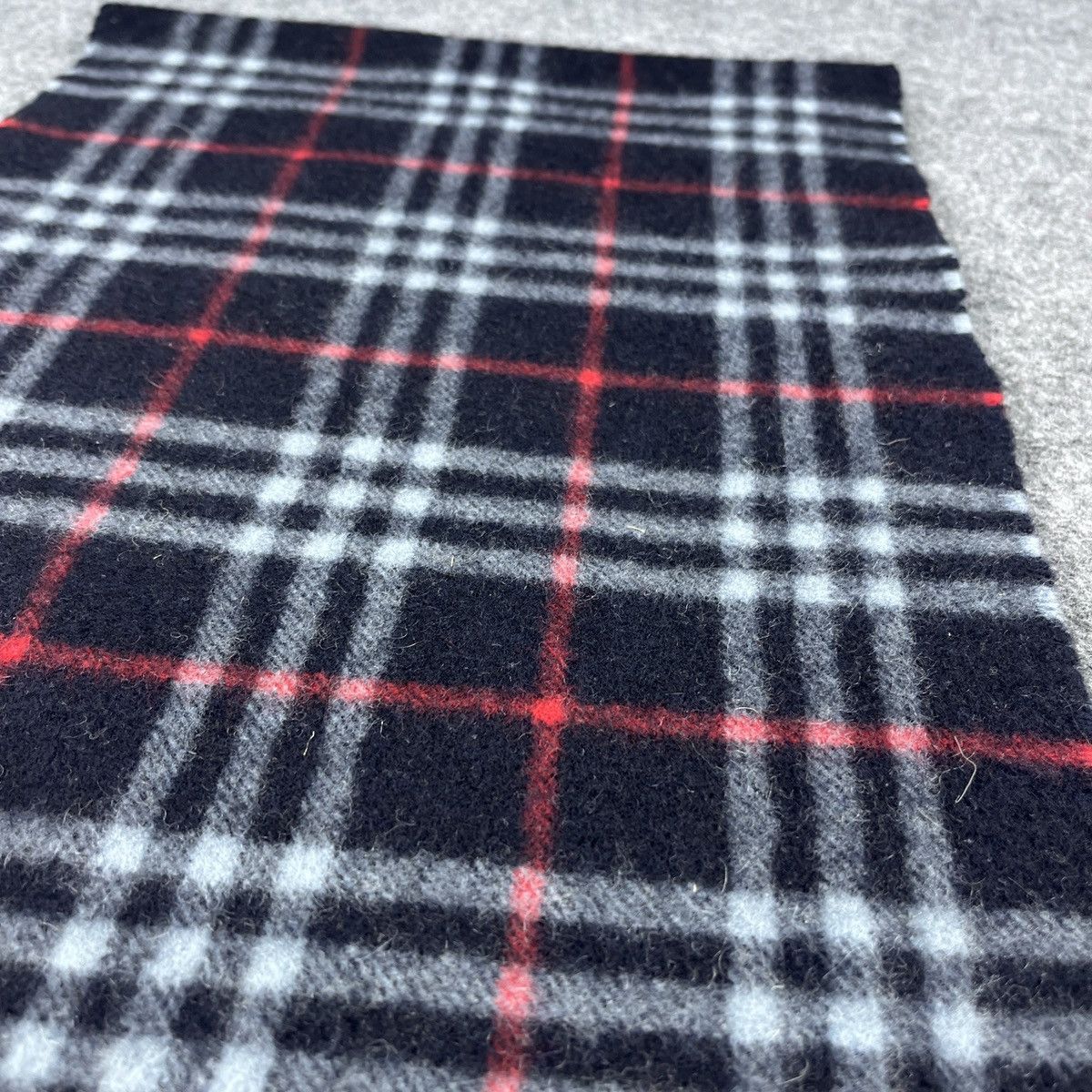 Burberry Vintage Burberry Scarf / Muffler / Neckwear T1508 Size ONE SIZE - 9 Thumbnail