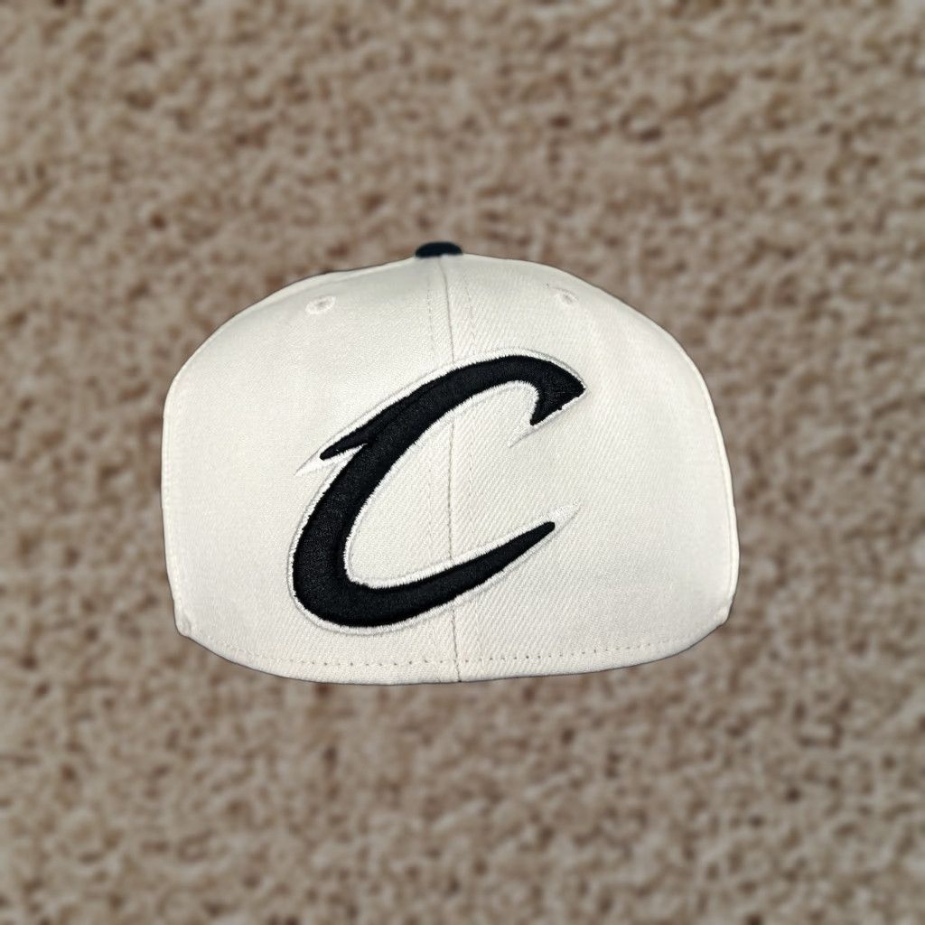 Adidas VINTAGE Adidas Cleveland Cavaliers Hat Cap Snap Back Adult One Size White Wool Blend Acrylic Twill Logo Adjustable Men Hats Men Size ONE SIZE - 1 Thumbnail