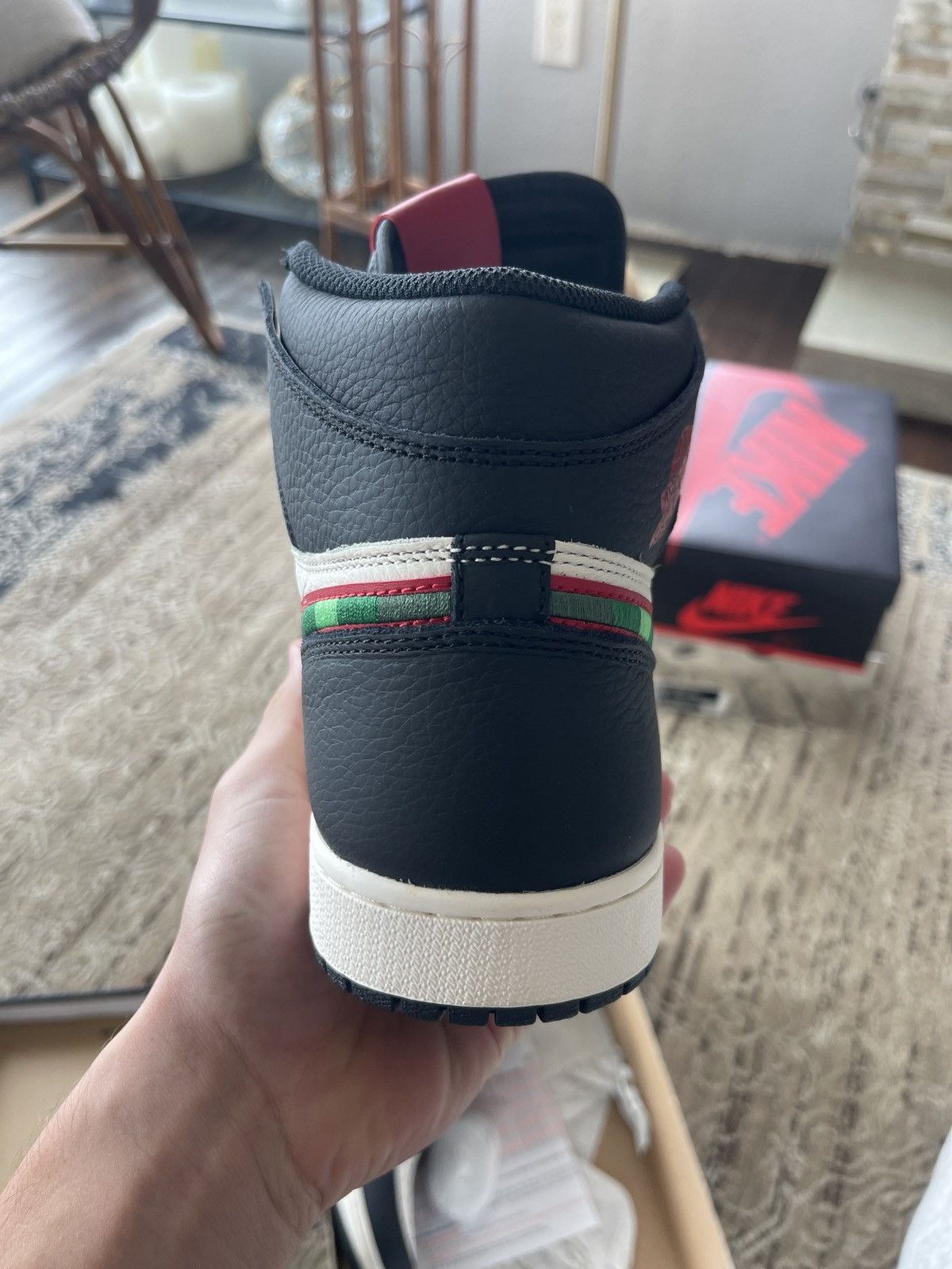 Jordan Brand × Nike Air Jordan 1 Sports Illustrated Size 10.5 Size US 10.5 / EU 43-44 - 3 Thumbnail