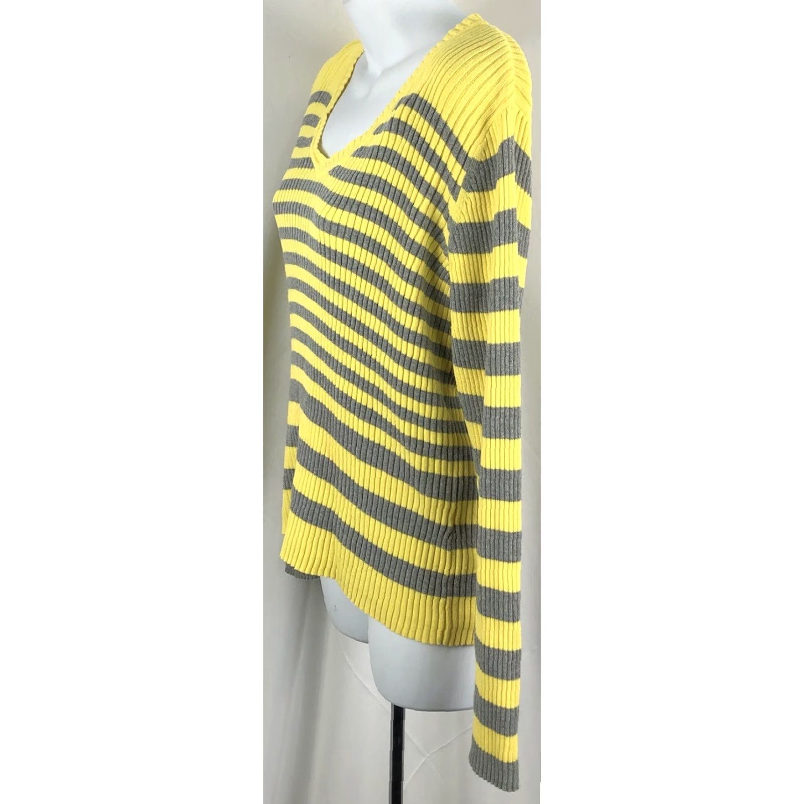 Vintage St Johns Bay sweater M yellow/gray stripe V-neck longsleeve Knit Pullover Women Regular Size M Yellow Stripe V-Neck Long Sleeve Casual Y2K 90s Size M / US 6-8 / IT 42-44 - 2 Thumbnail