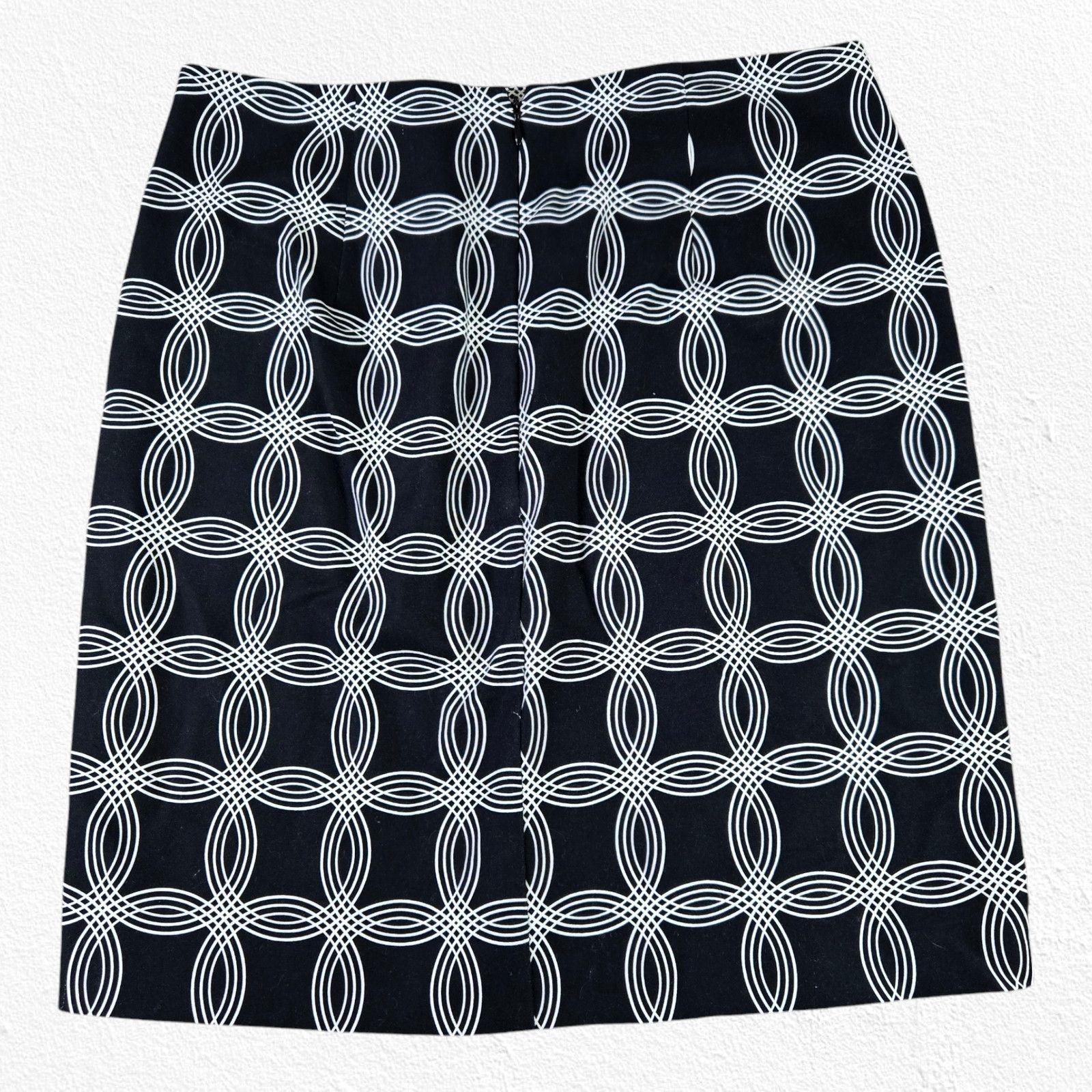 Banana Republic Banana Republic Black White Geometric Mini Skirt Size 0 Size 25" / US 0 / IT 36 - 8 Thumbnail