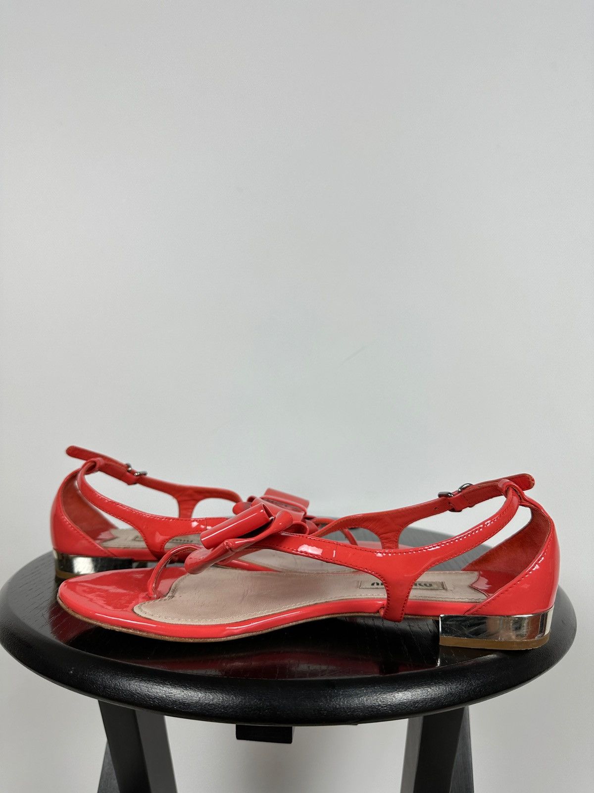 Miu Miu Miu Miu Pink Patent Leather Bow Flat Sandals Size US 6.5 / IT 36.5 - 11 Thumbnail