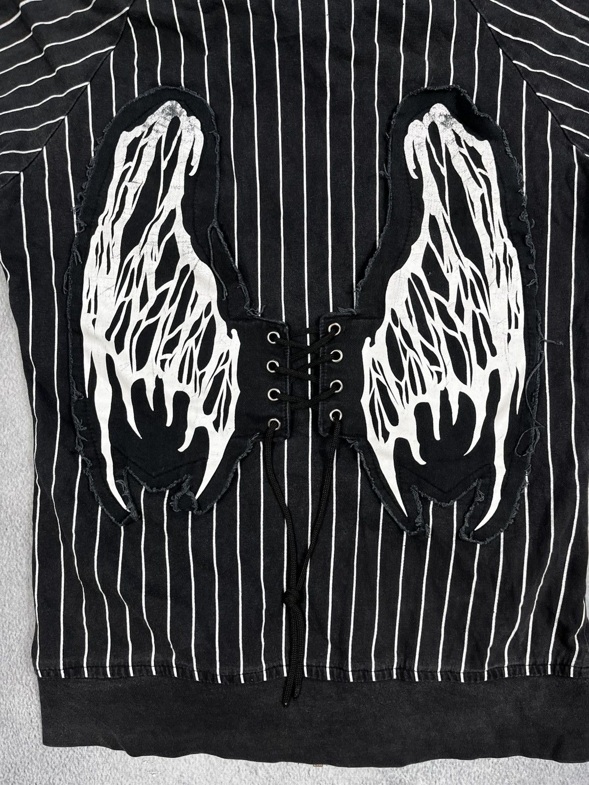 Japanese Brand × Vintage Vintage Y2K striped bondage ghotic wings zip hoodie Size M / US 6-8 / IT 42-44 - 2 Thumbnail