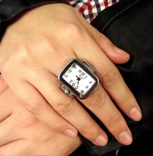 Japanese Brand × Vintage Gorgeous Vintage Rectangle Finger Silver Ring Watch Size ONE SIZE - 1 Thumbnail