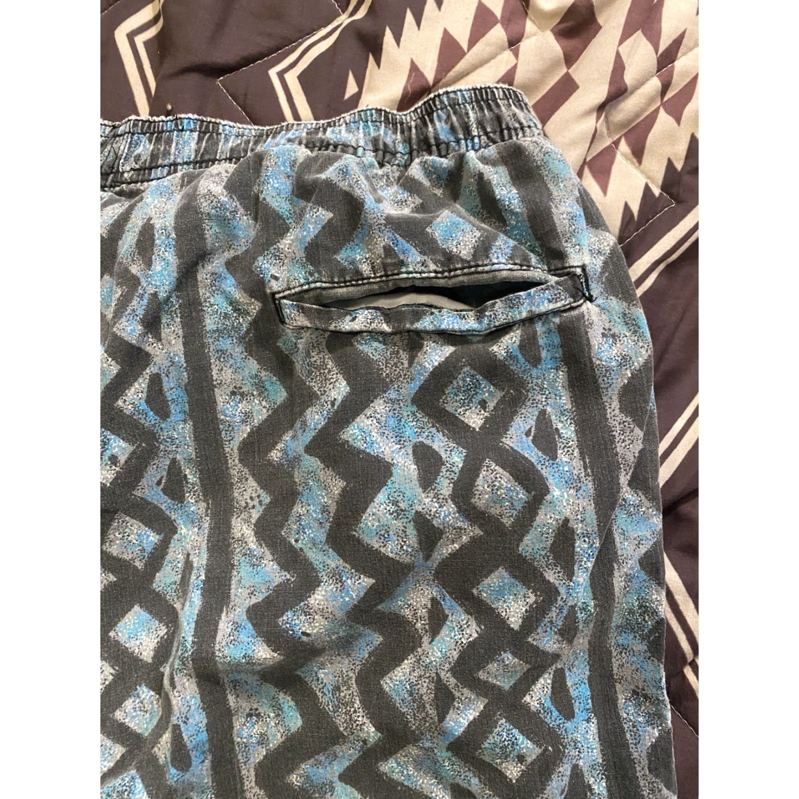 Vintage VINTAGE Sostanza Men Pants Geometric Print Jogger 80s Hip Hop Beach Gym Activewear Blue 100% Cotton L Regular Inseam 32 Elastic Waist Pockets Size US 33 - 3 Thumbnail