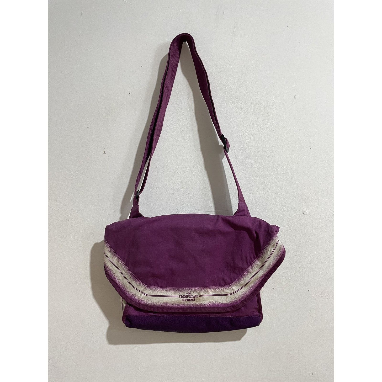 Stone Island SUPREME STONE ISLAND STRIPE MESSENGER BAG SS22 PREOWNED Size ONE SIZE - 1 Thumbnail