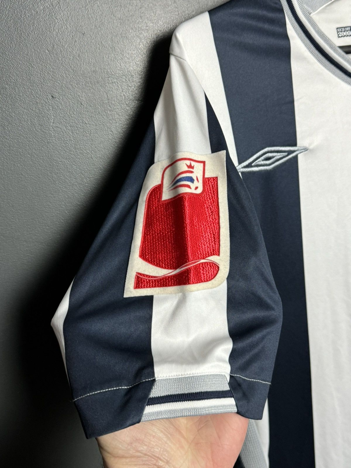Umbro West Bromwich Albion 09/10 Cox Home Football Jersey Size US M / EU 48-50 / 2 - 5 Thumbnail