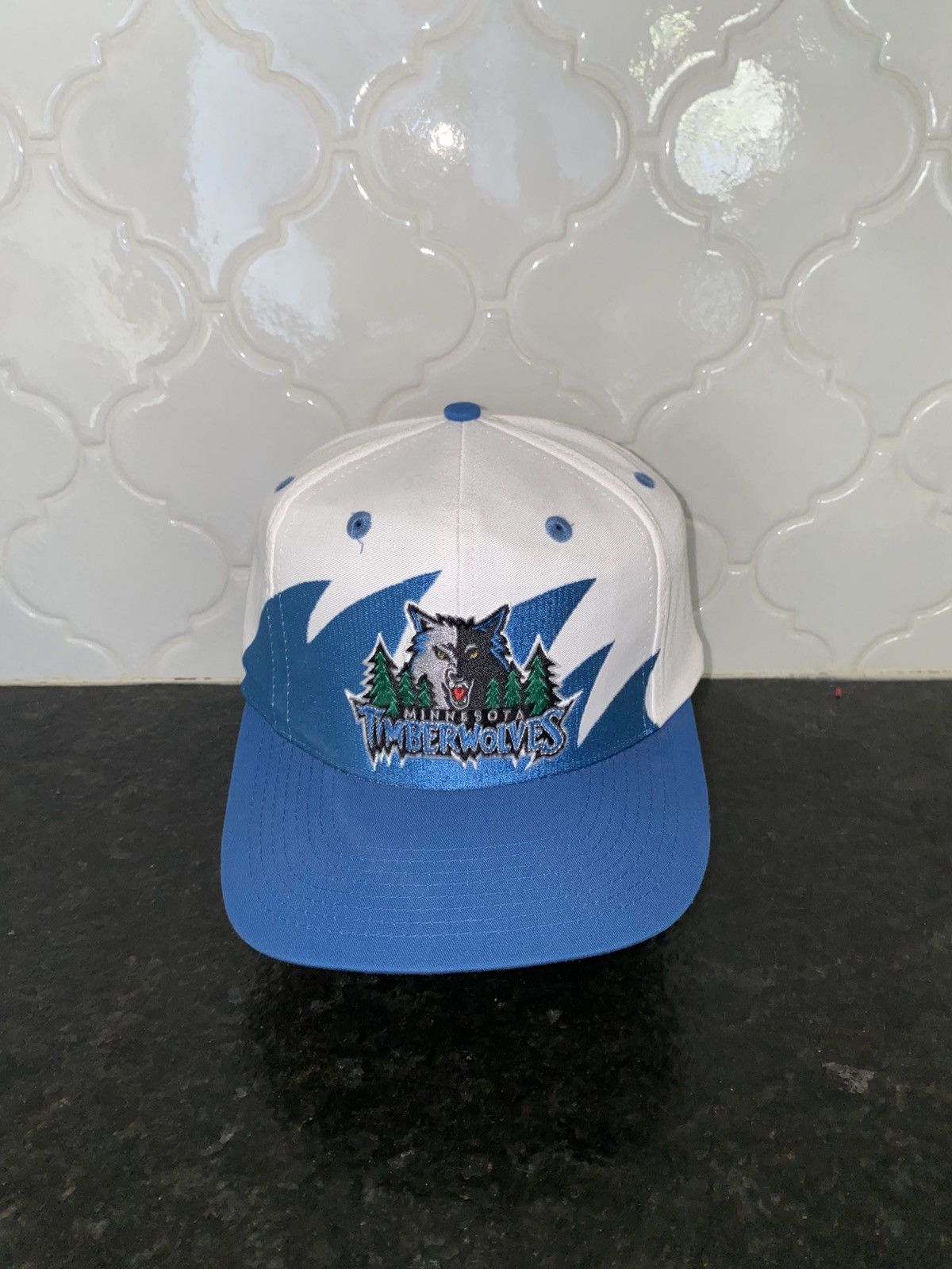 Logo 7 Vintage 90s Logo 7 Minnesota Timberwolves sharktooth hat Size ONE SIZE - 1 Thumbnail